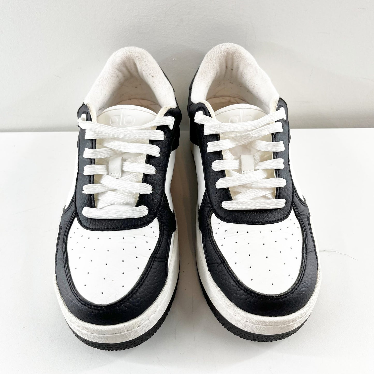 Alo Recovery Mode Casual Cushioned Lace Up Shoes Sneakers Black White 7