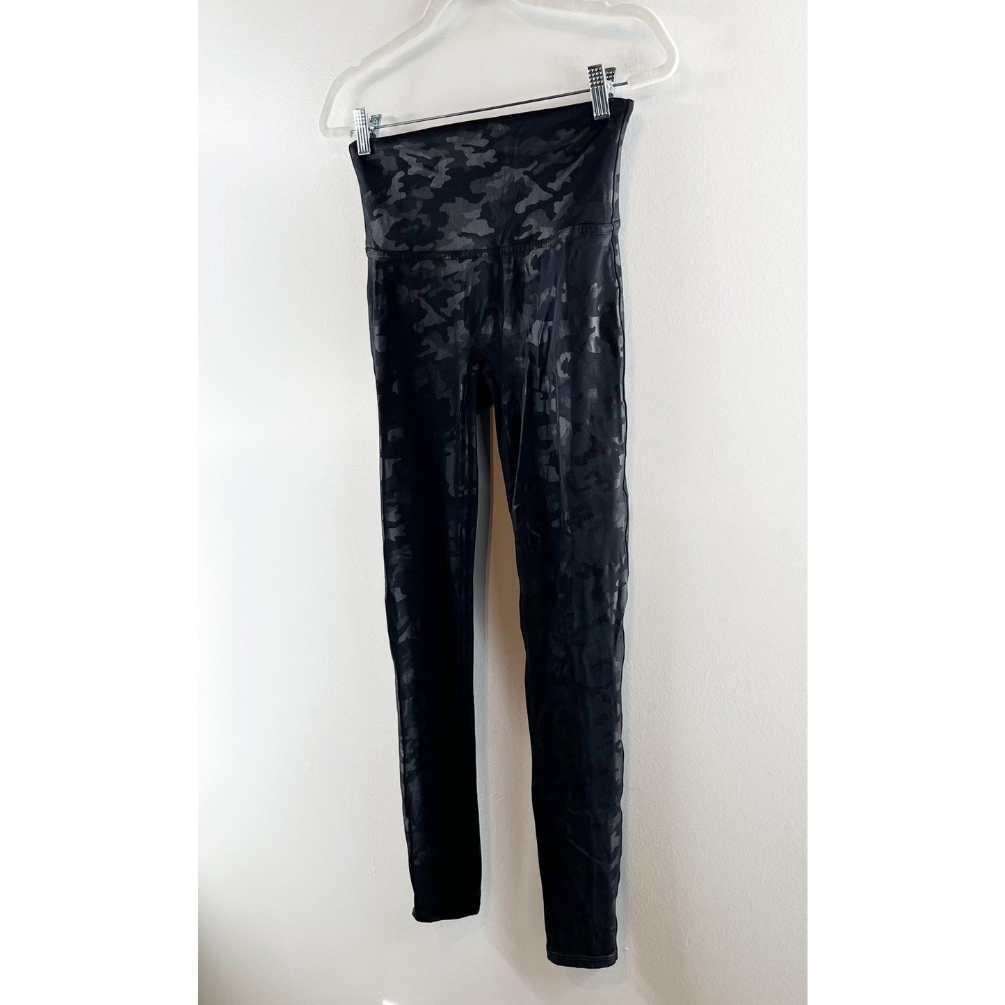 SPANX Faux Leather High Rise Compression Camo Leggings Black Large