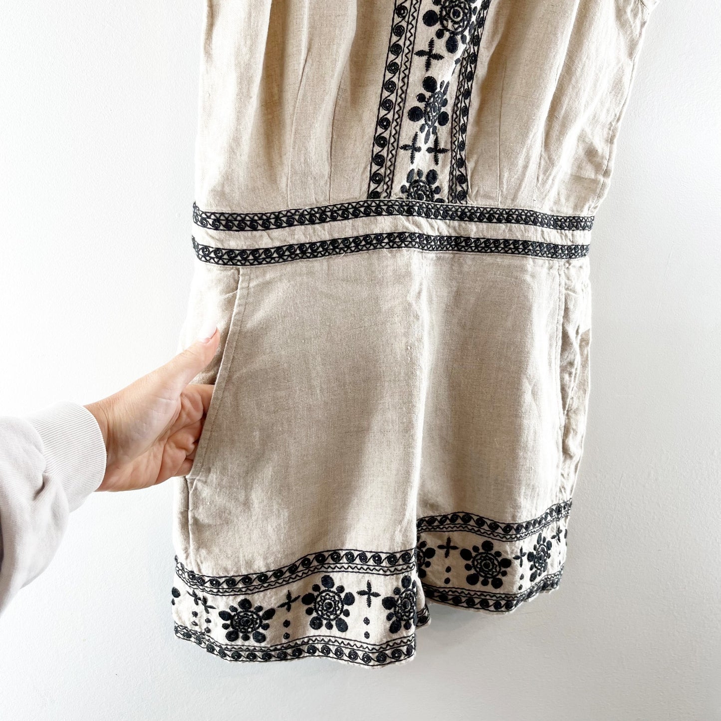 LOFT Linen Sleeveless Embroidered Romper Tan Beige Black 2 Petite