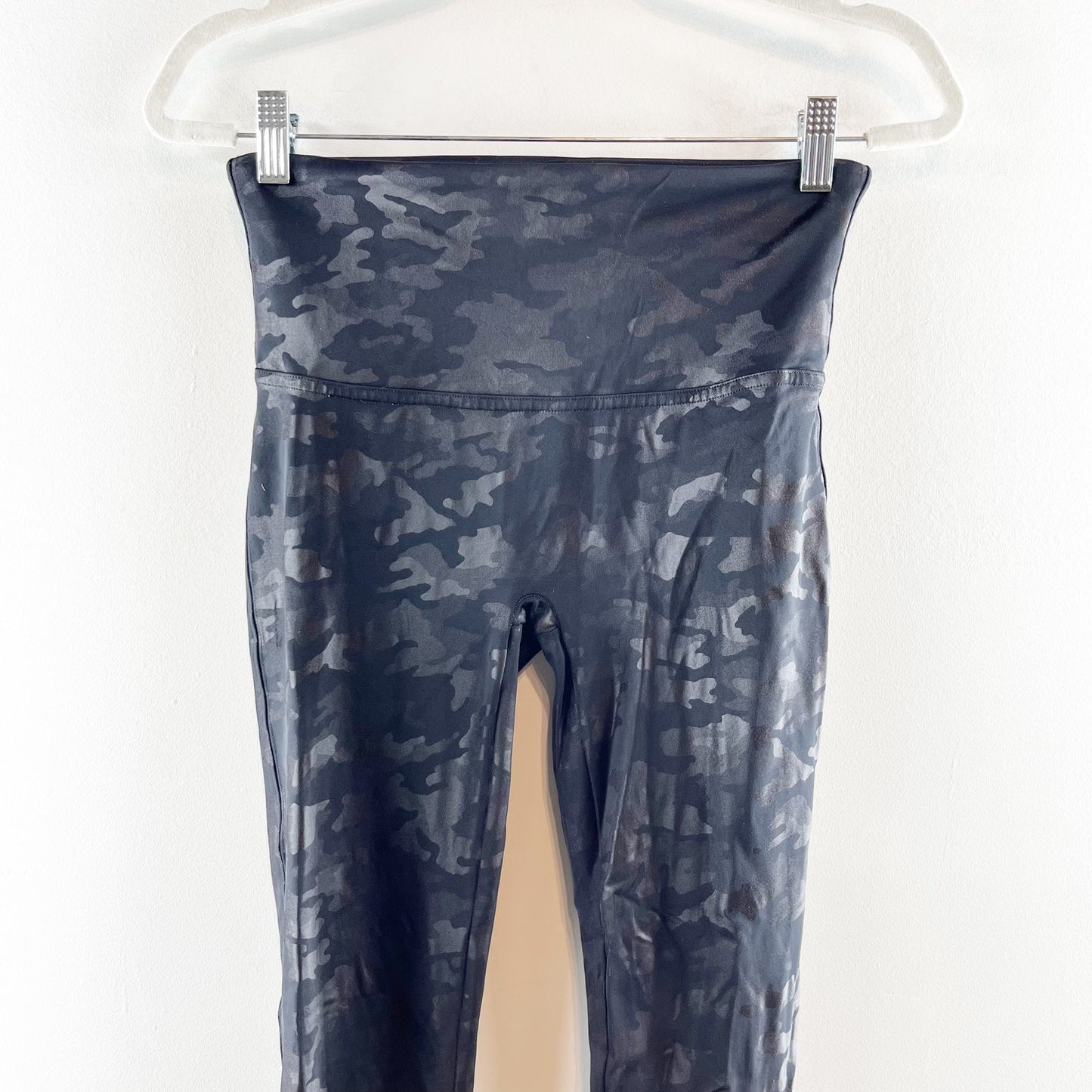 SPANX Faux Leather High Rise Compression Camo Leggings Black Large