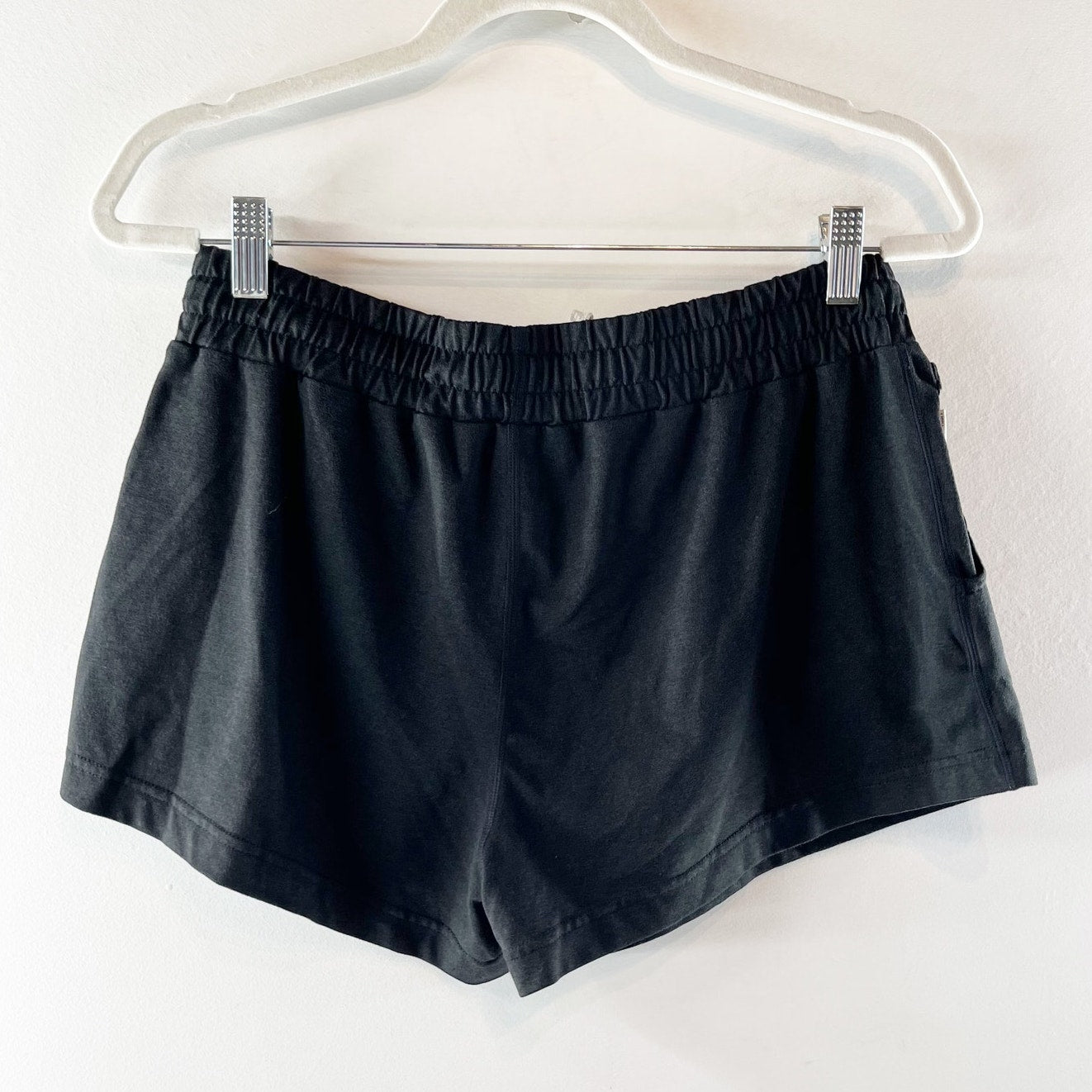 Vuori Halo Performance Mid Rise Shorts Black Medium