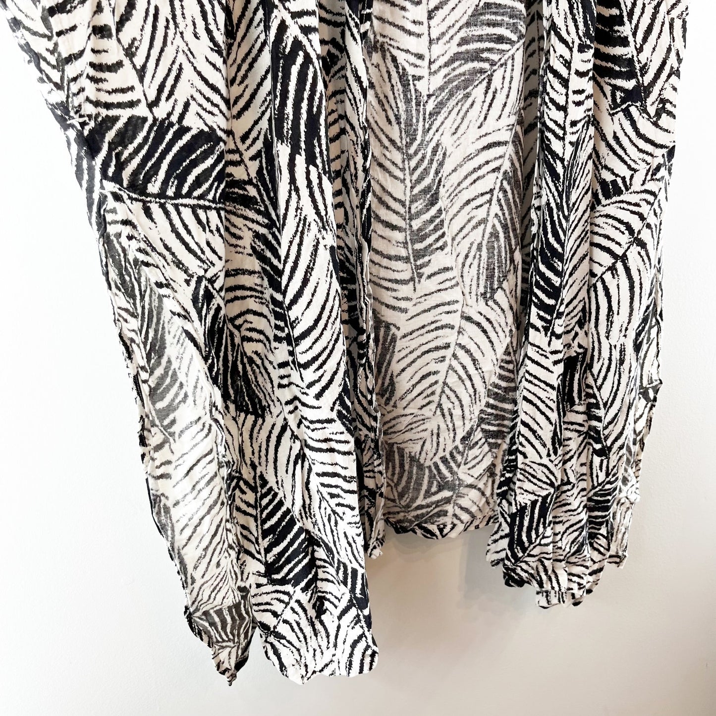 Cynthia Rowley Leaf Print Short Sleeve Midi Kimono Cover Up White Black One Size