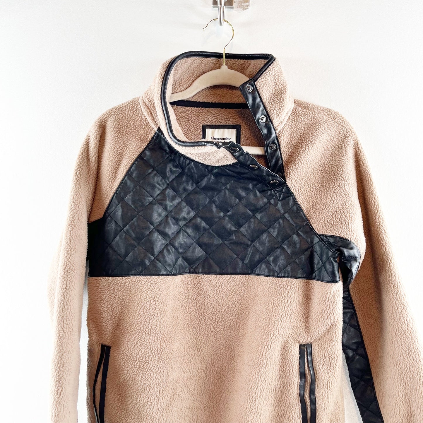 Abercrombie & Fitch Asymmetrical Snap Quilted Fleece Jacket Tan Black XS