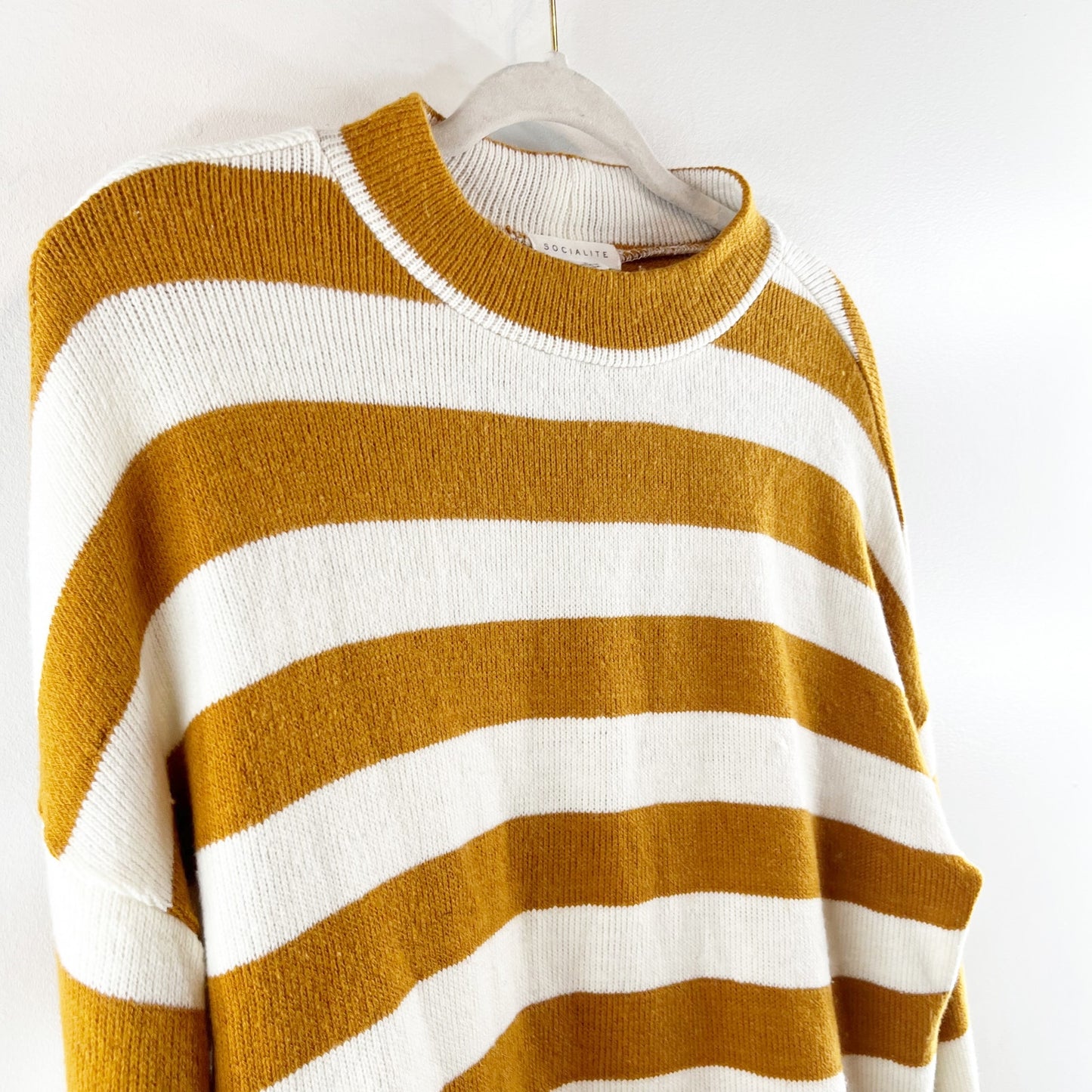 Socialite Striped Crewneck Ribbed Long Sleeve Sweater Gold White Medium