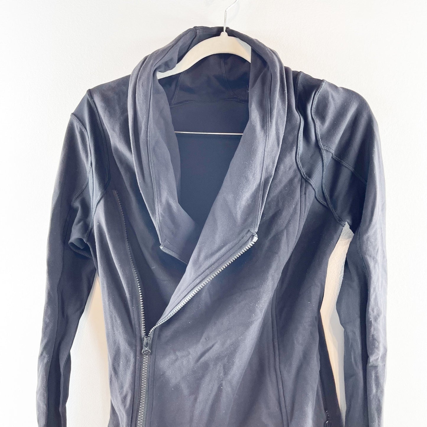 Lululemon Bhakti Long Sleeve Thumbhole Full Zip Yoga Jacket Black 8
