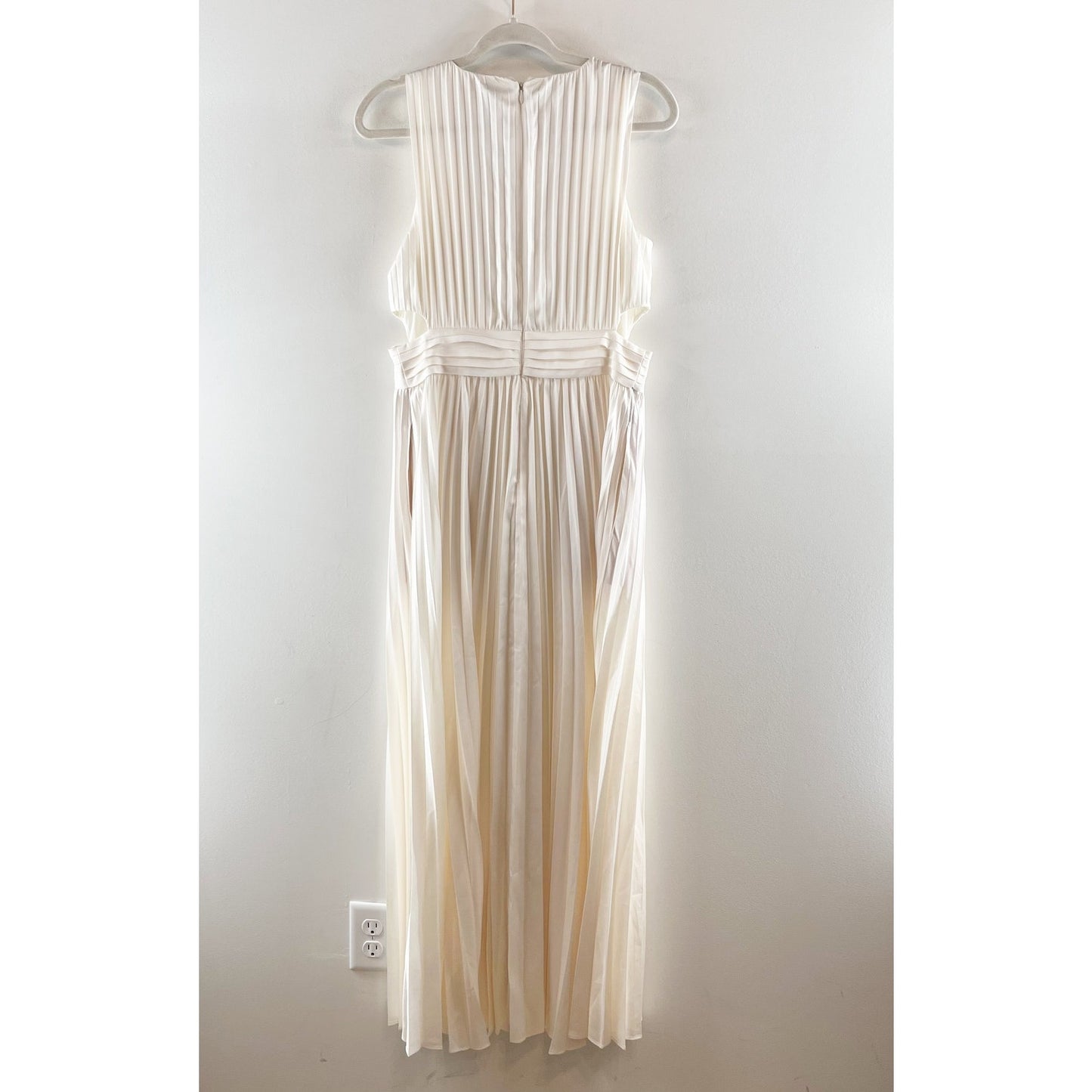 Express Pleated Cutout Sleeveless Maxi Dress Gown Ivory White Medium