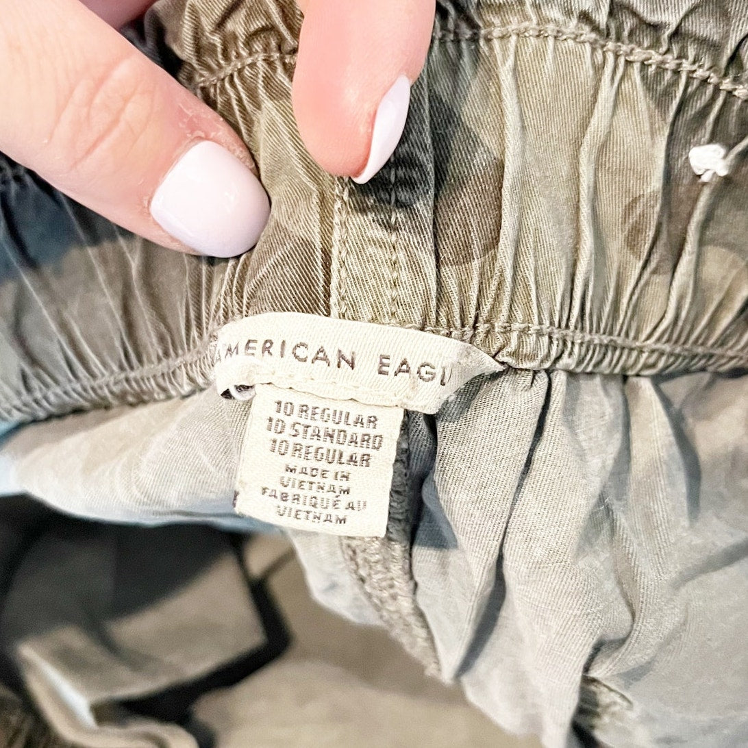 American Eagle Camo High Rise Jogger Cargo Pants Green 10