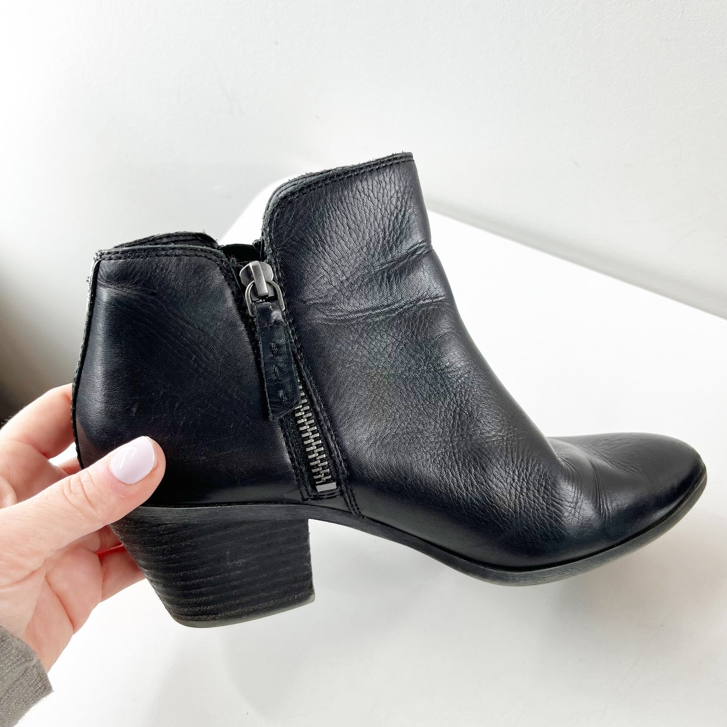 Frye Judith Leather Block Heel Almond Toe Zip Ankle Bootie Black 7
