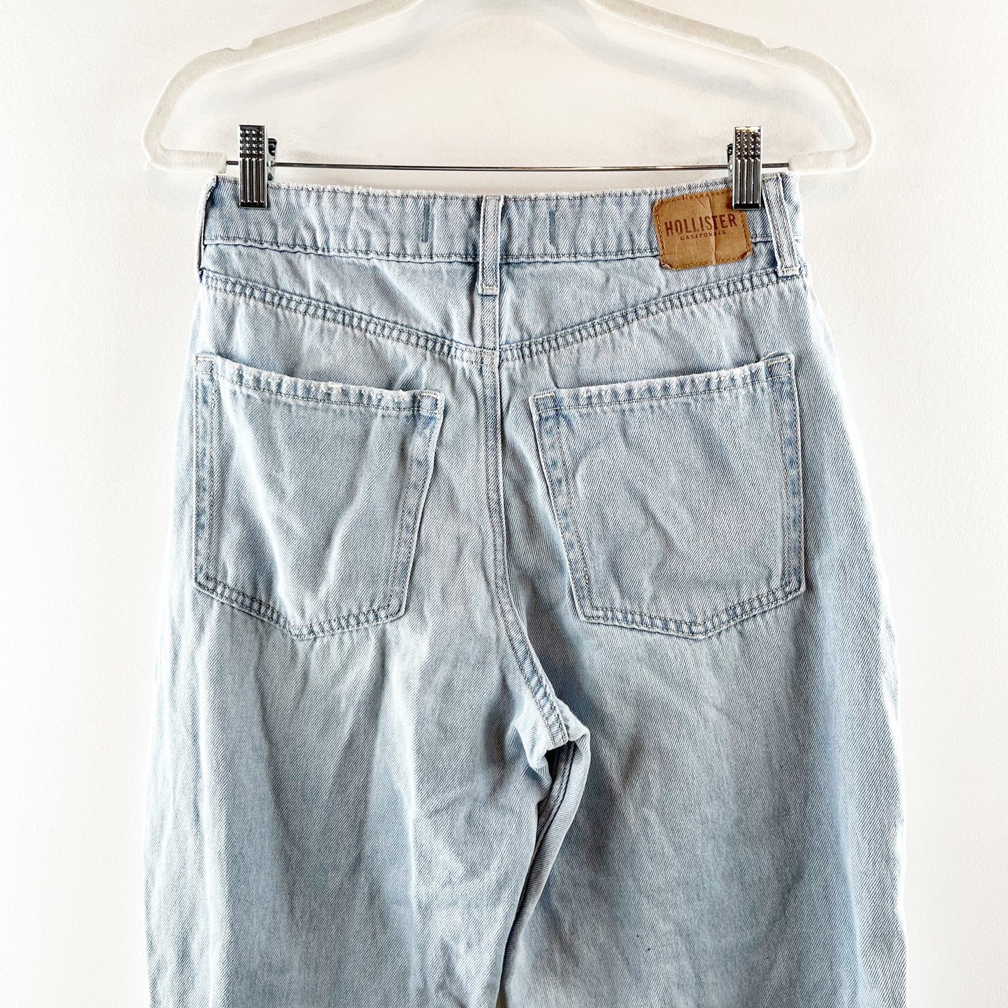 Hollister Ultra High Rise Baggy Wide Leg Jeans Light Wash Blue 6