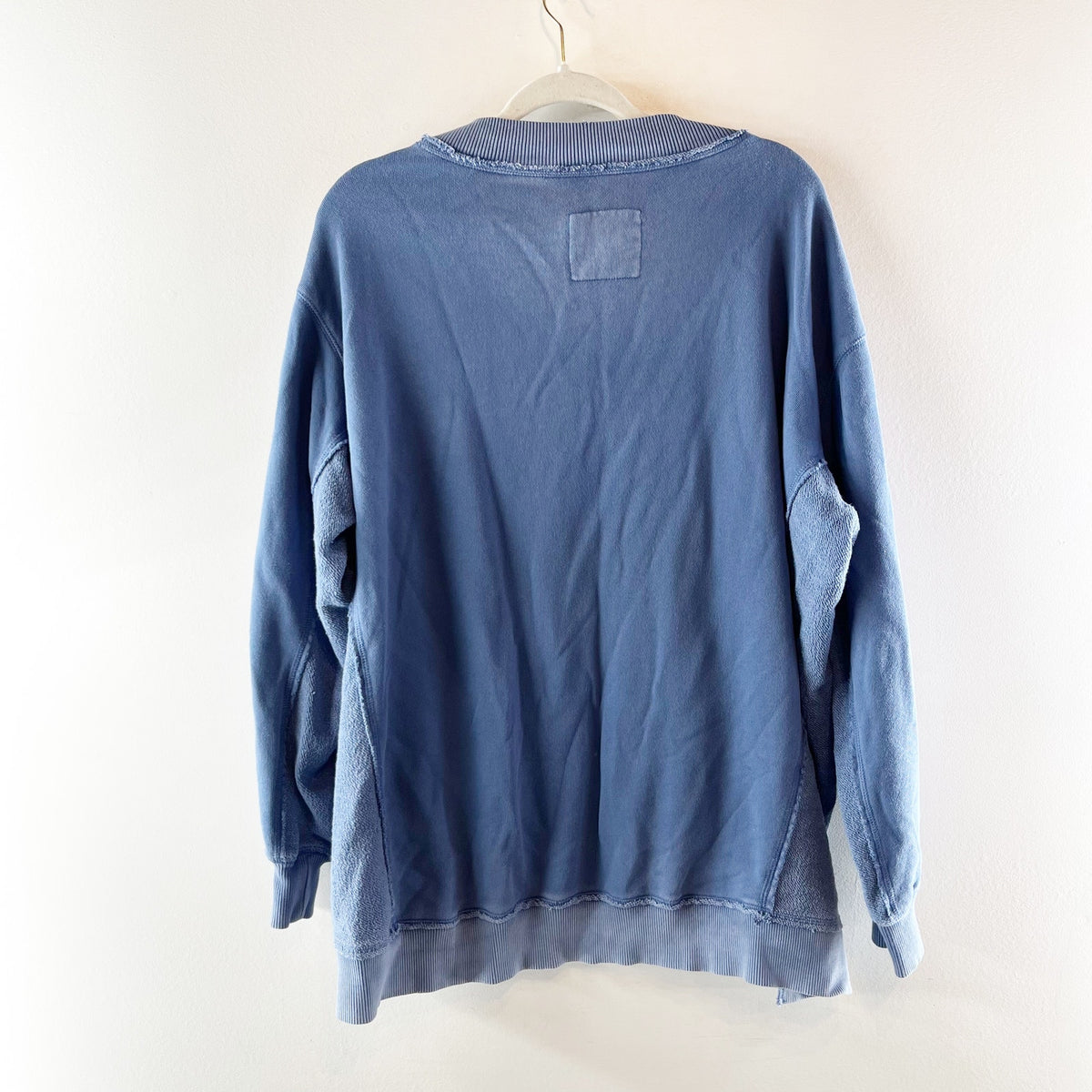 Aerie Vacay Every Day Long Sleeve V-Neck Sweatshirt Faded Blue Wash Small