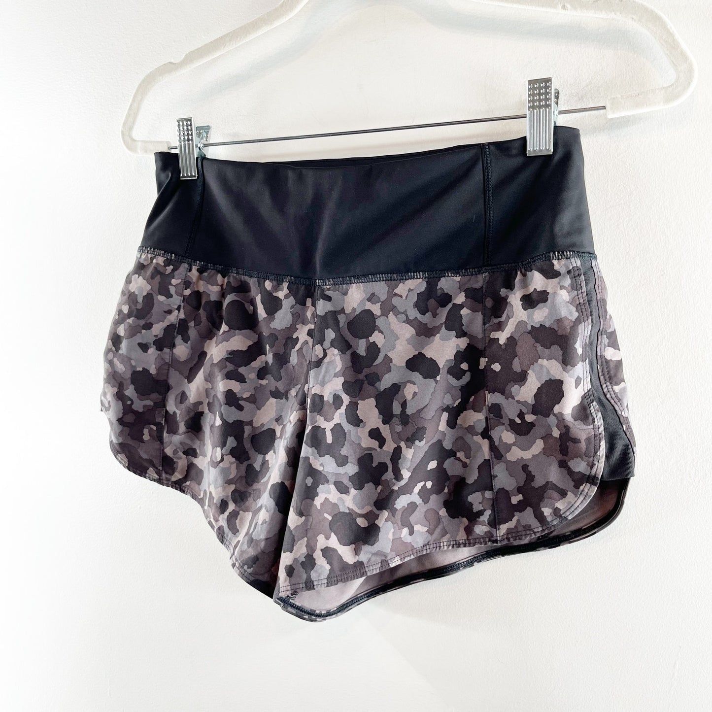 Athleta Running Free Printed Shorts 3.5" Gray Black XS