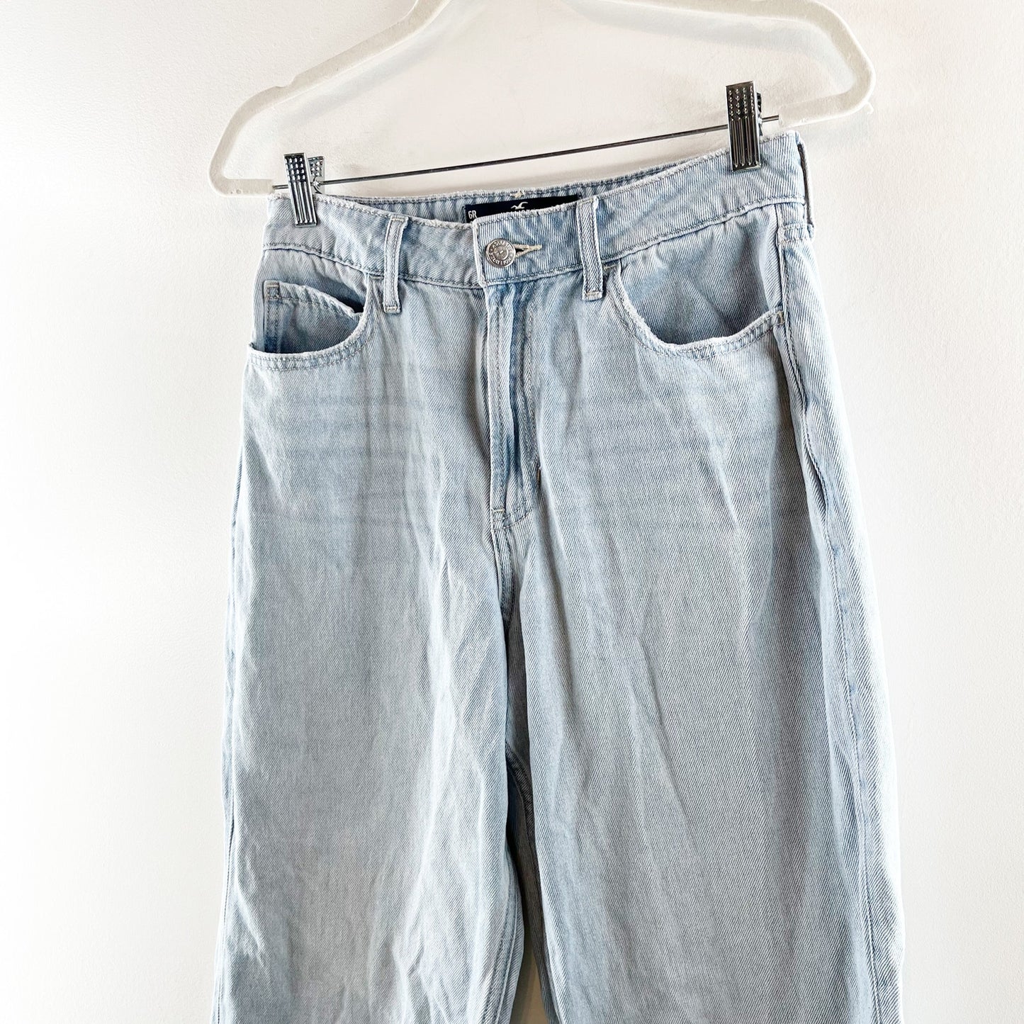 Hollister Ultra High Rise Baggy Wide Leg Jeans Light Wash Blue 6