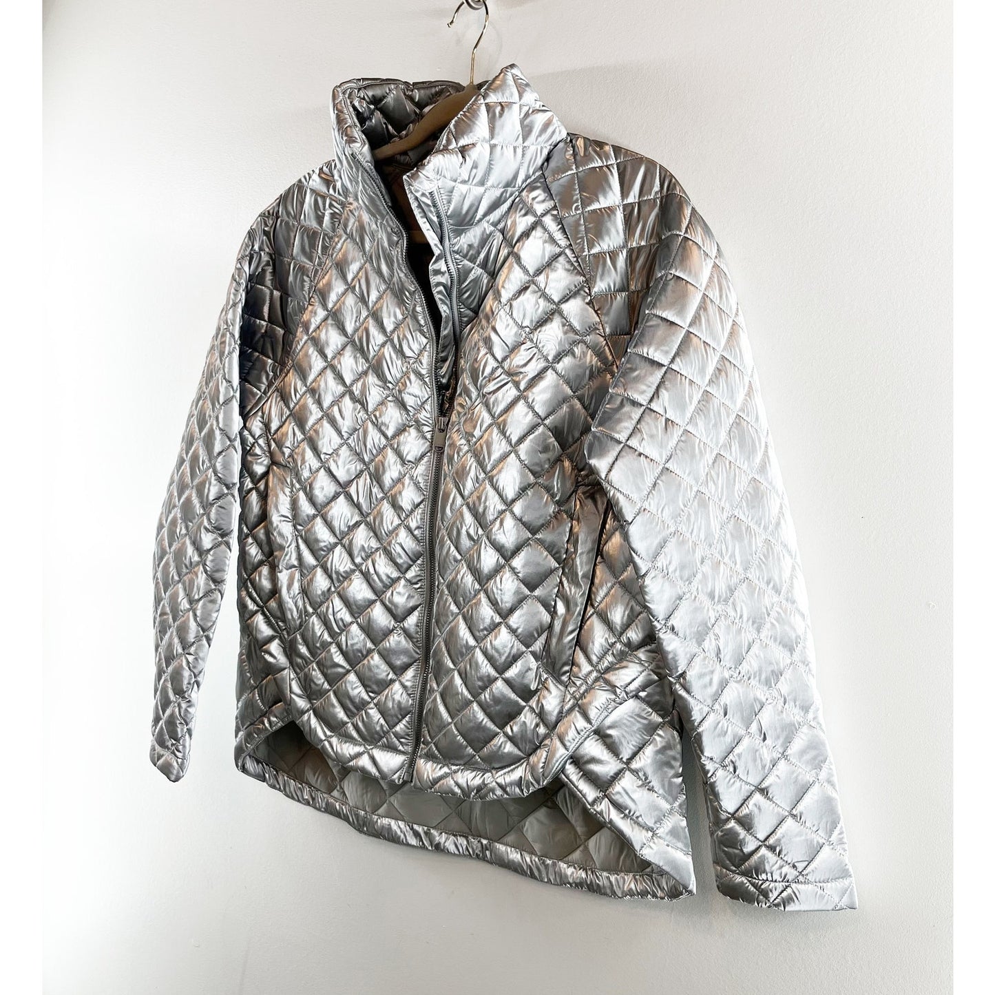 Athleta Whisper Featherless Quilted Metallic Jacket Silver Small