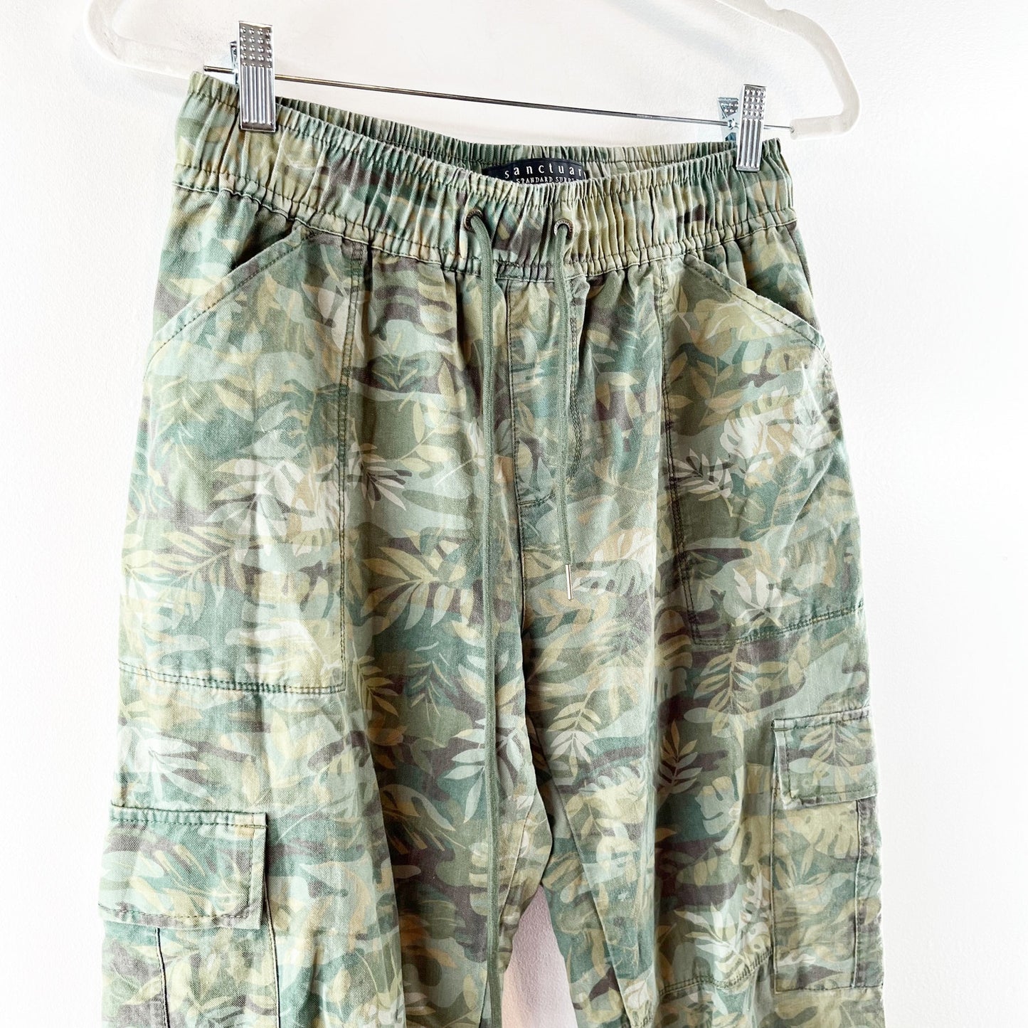 Sanctuary Camo Foliage Cargo High Rise Jogger Pants Green 27 / 4