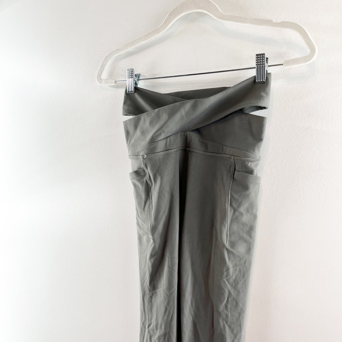 Athleta Salutation Stash Wrap Tight Leggings Hematite Gray XS
