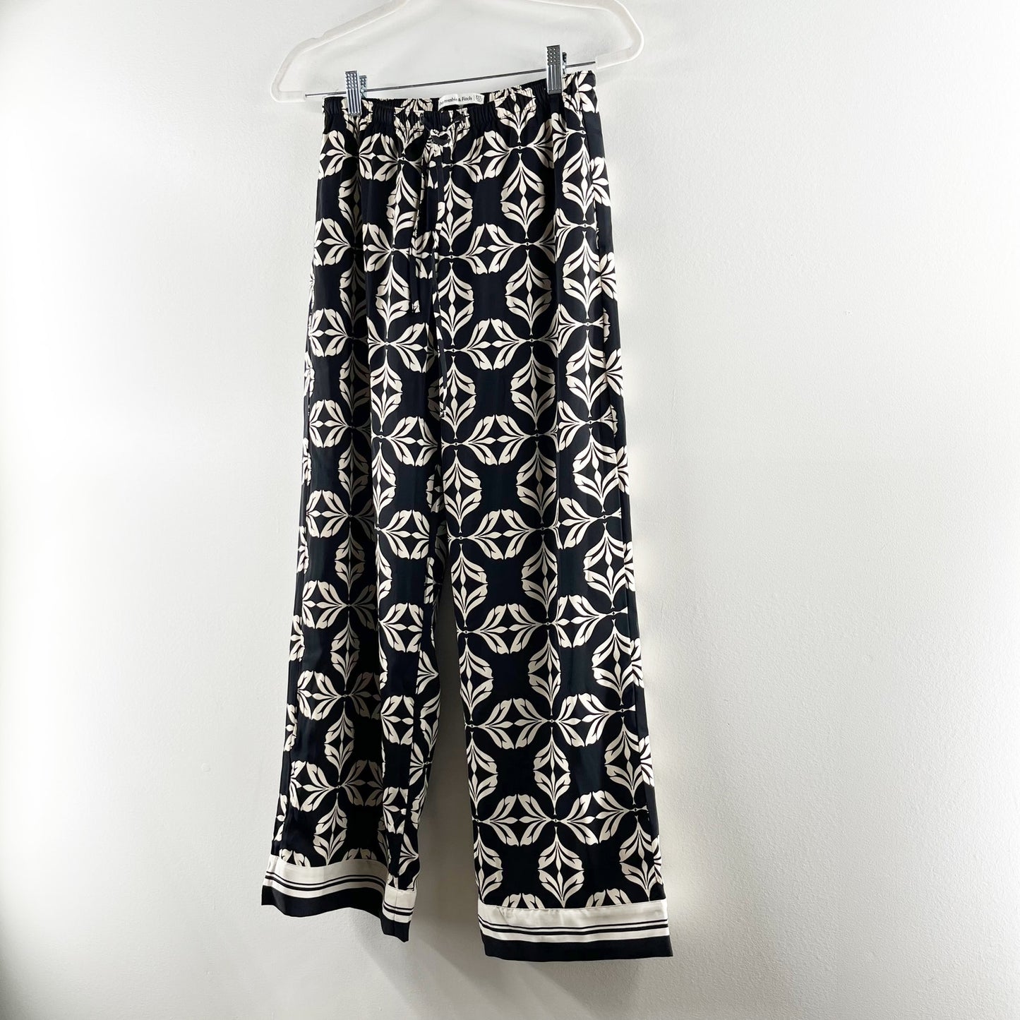 Abercrombie & Fitch Wide Leg Printed Drapey Pants Black White XXS Petite