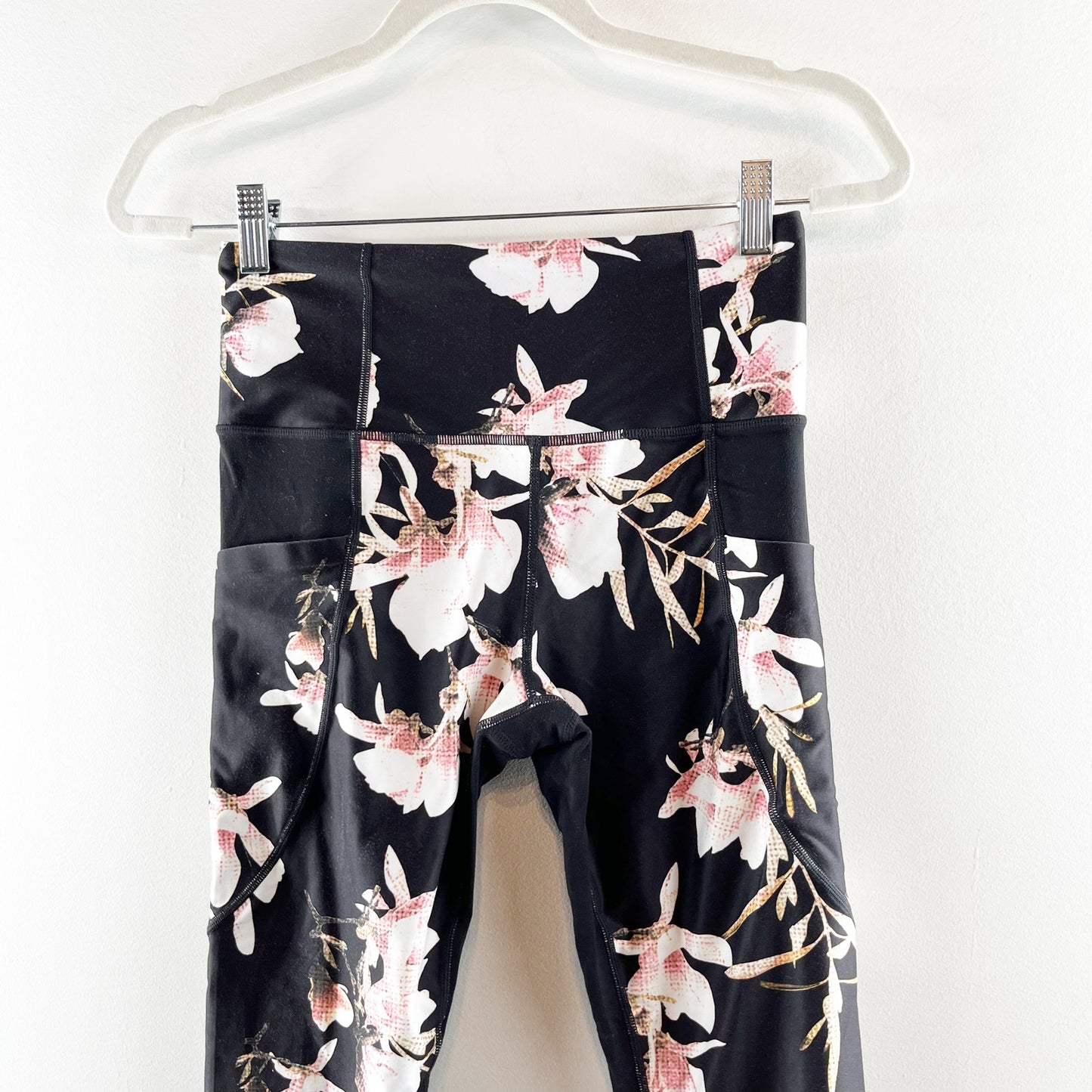 Athleta Magnolia Salutation Stash Pocket Leggings Floral Black Small
