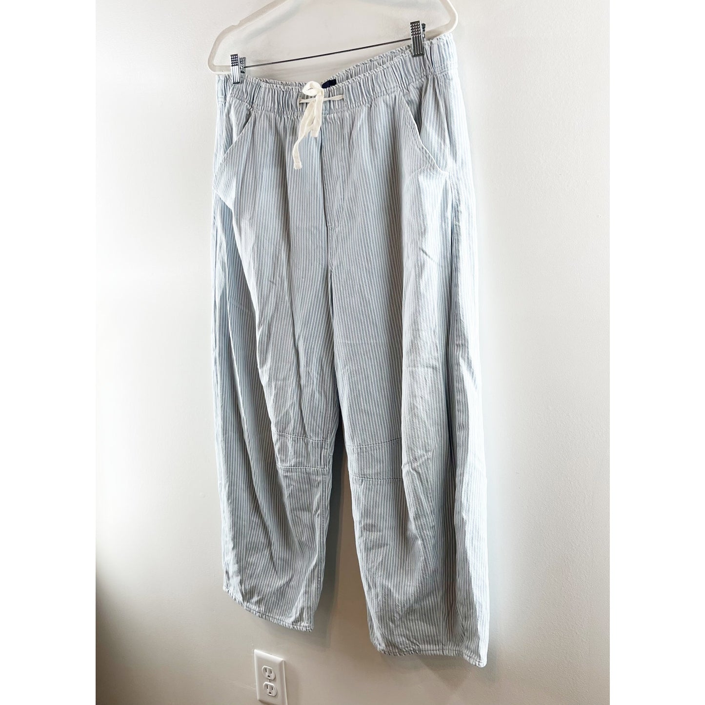 GAP Mid Rise Ultrasoft Easy Horseshoe Jeans Blue Railroad Stripe Large