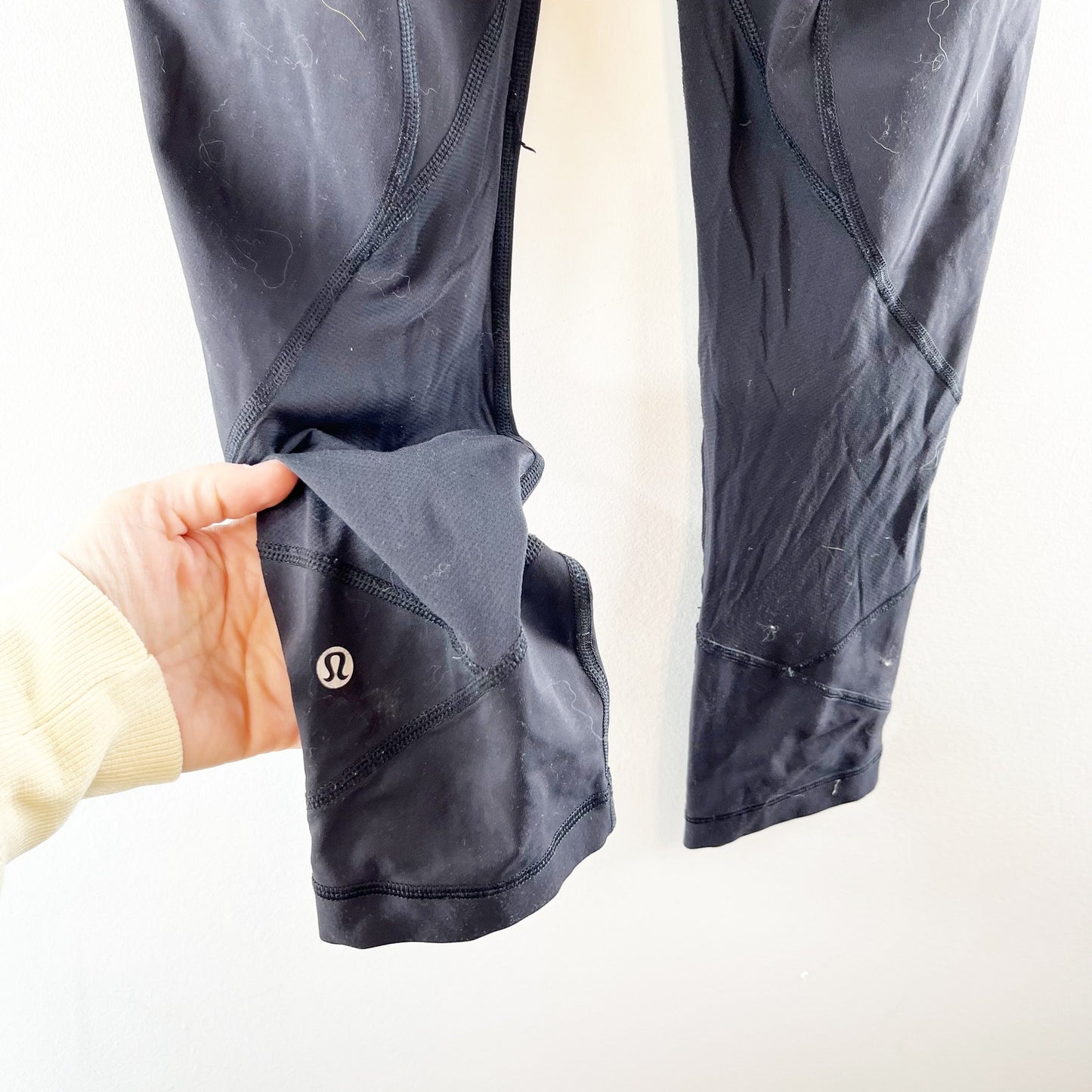 Lululemon Mid Rise Cropped Yoga Pants Leggings Side Pockets Black 4