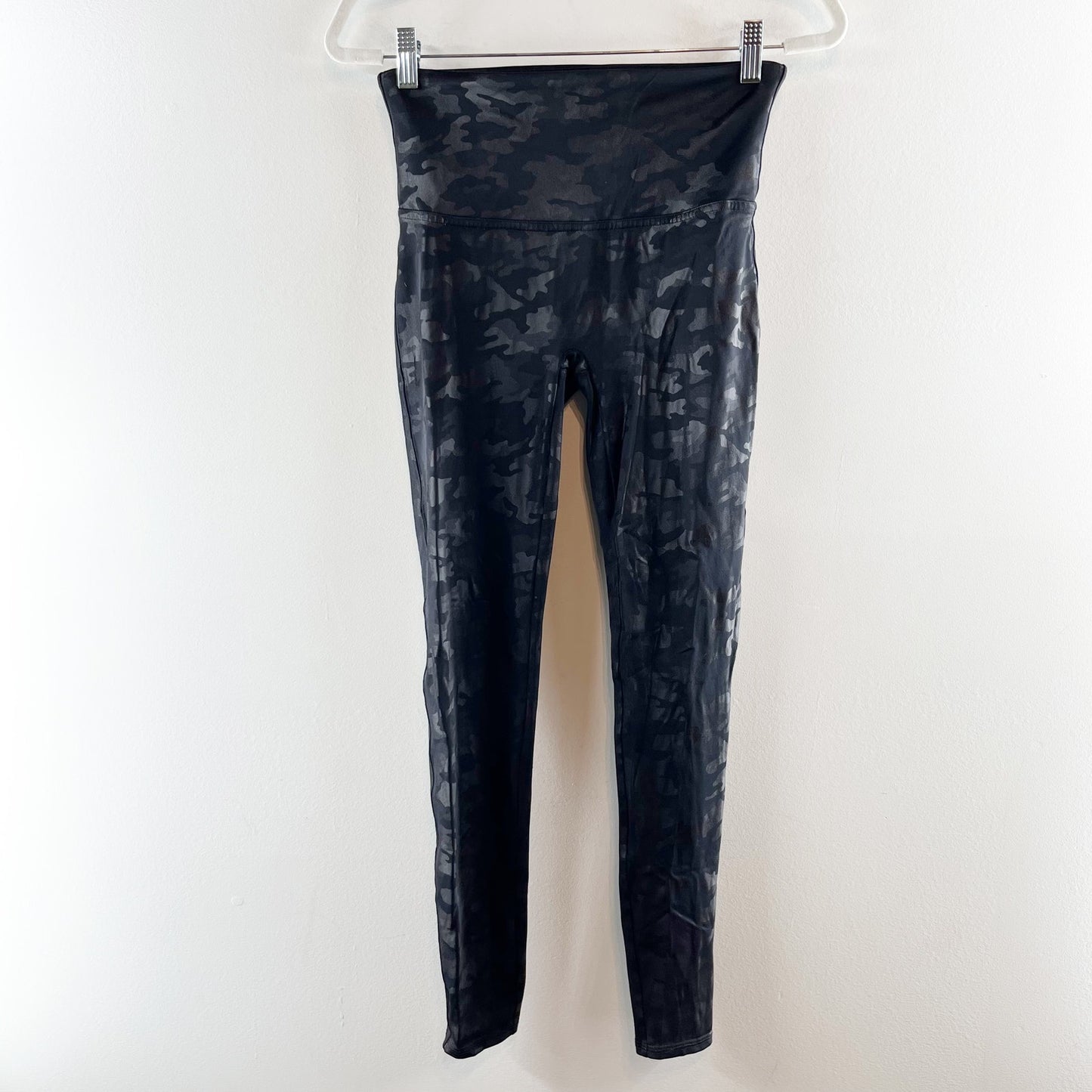 SPANX Faux Leather High Rise Compression Camo Leggings Black Large