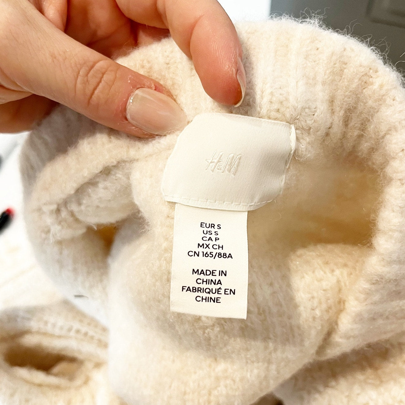 H&M Bouclé Long Sleeve Pocket Button-Front Cardigan Sweater Cream Small