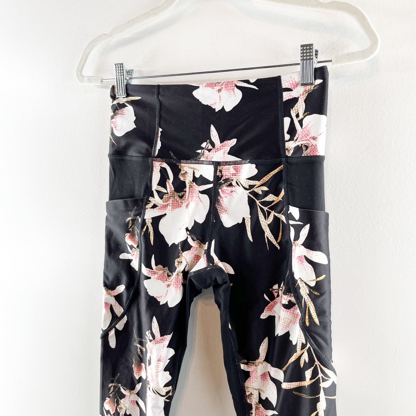 Athleta Magnolia Salutation Stash Pocket Leggings Floral Black Small