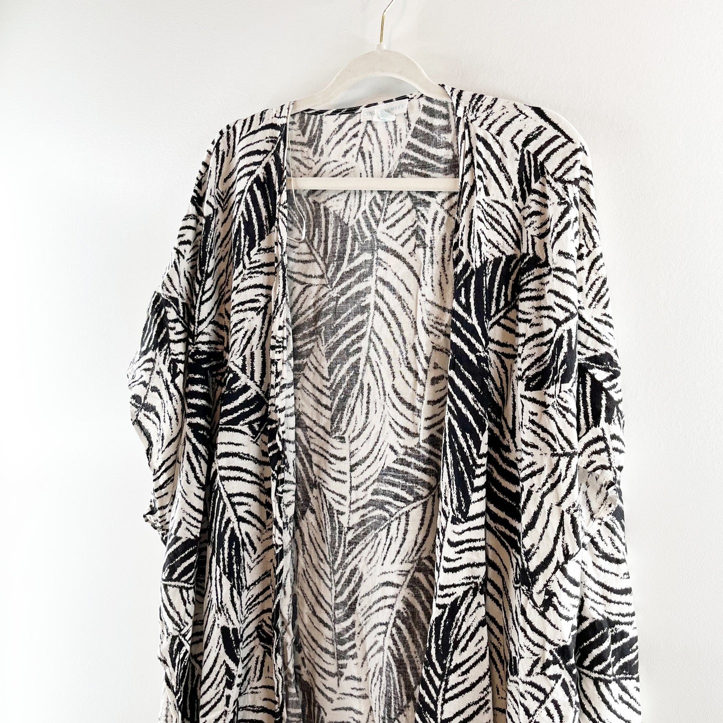 Cynthia Rowley Leaf Print Short Sleeve Midi Kimono Cover Up White Black One Size