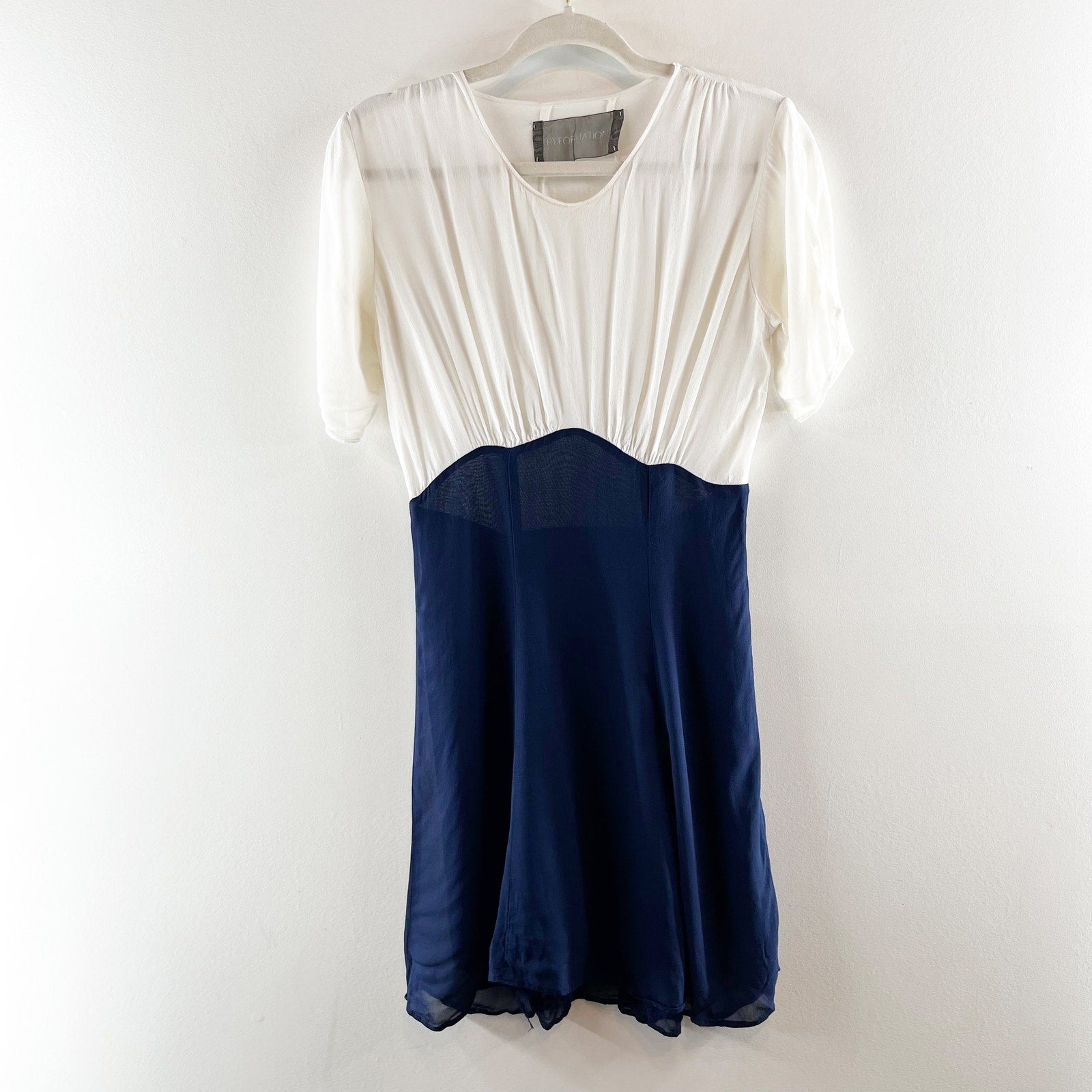 Reformation Chiffon Colorblock Short Sleeve Mini Dress White Navy Blue – Baystate Boutique & Consignment Reformation Chiffon Colorblock Short Sleeve Mini Dress White Navy Blue – Baystate Boutique & Consignment
