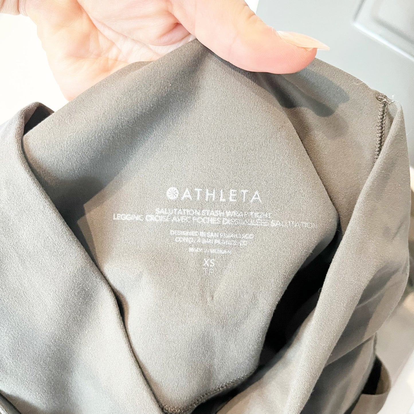 Athleta Salutation Stash Wrap Tight Leggings Hematite Gray XS