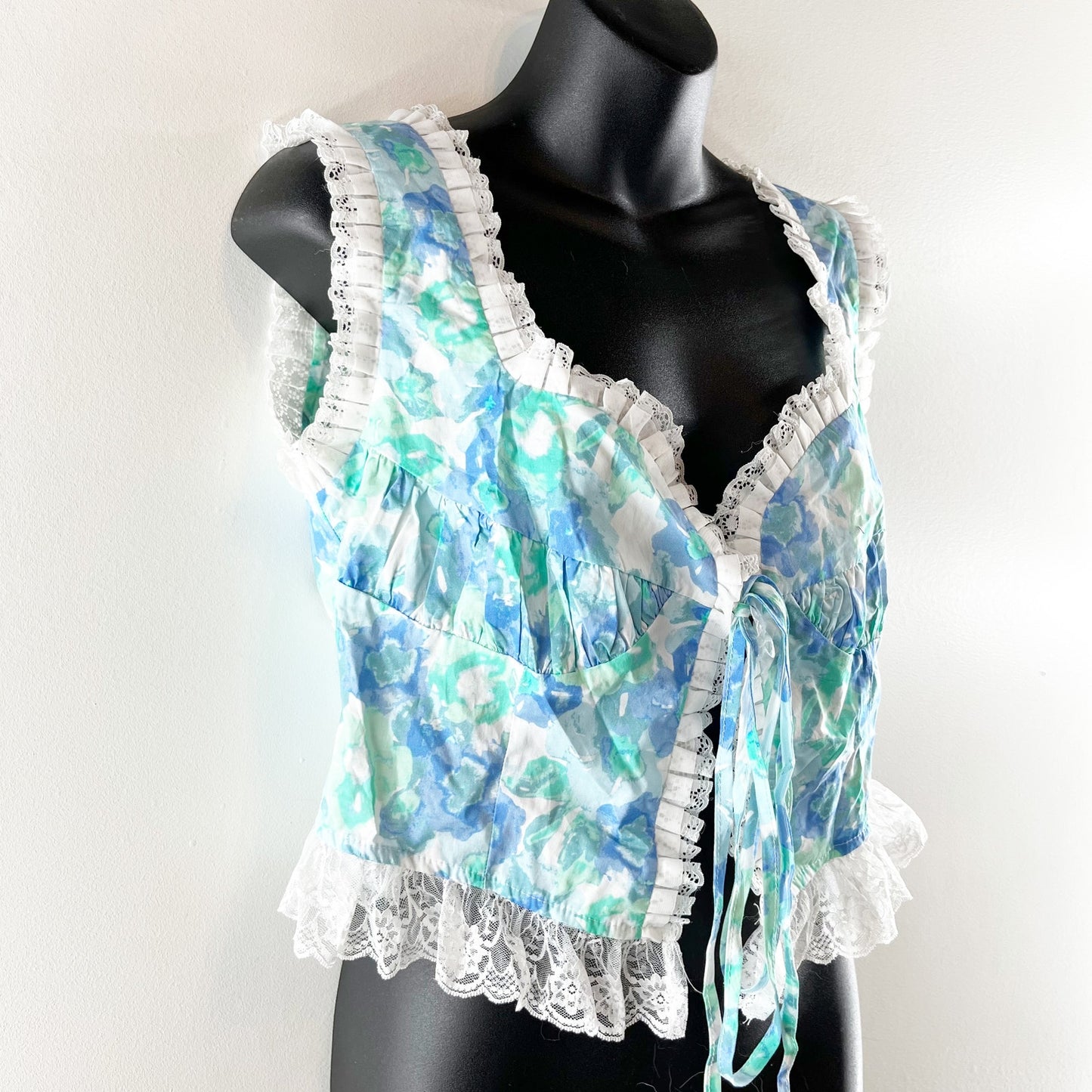 Love + Harmony Sleeveless Floral Tie Front Crop Lace Trim Tank Top Blue Medium
