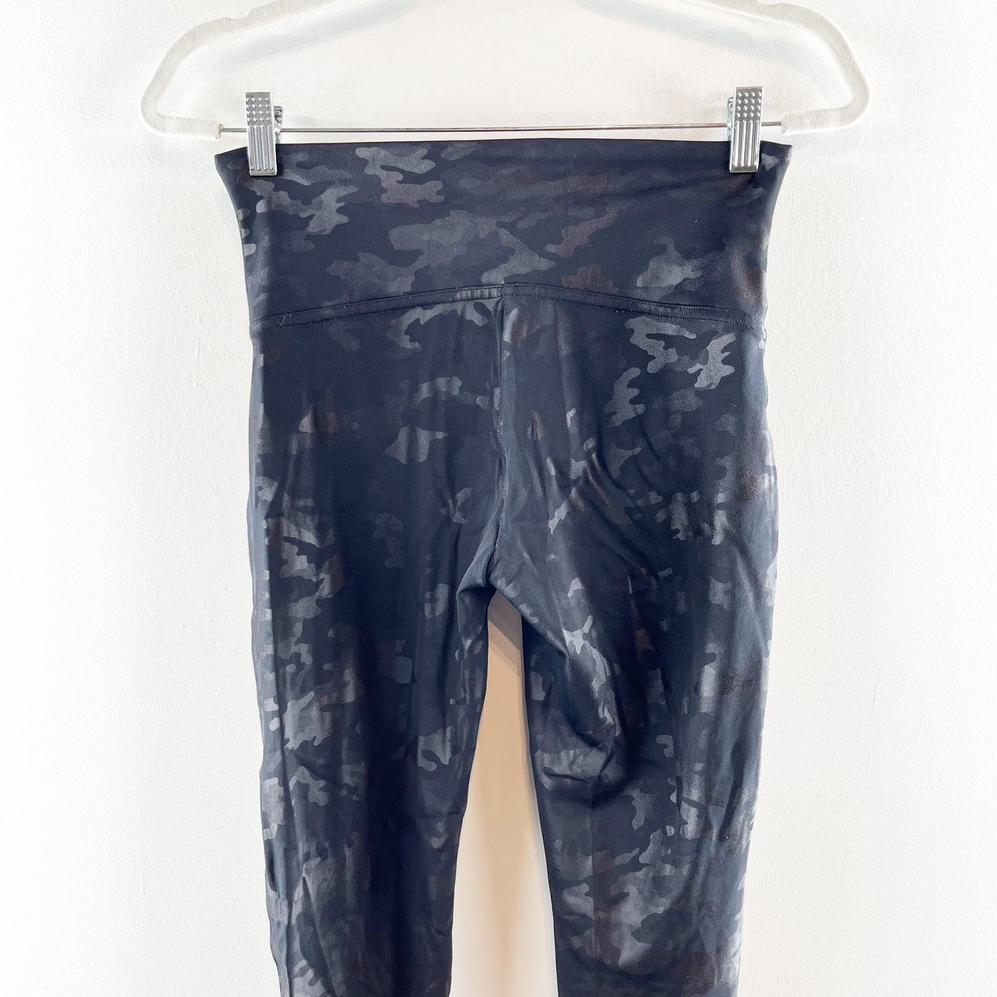 SPANX Faux Leather High Rise Compression Camo Leggings Black Large