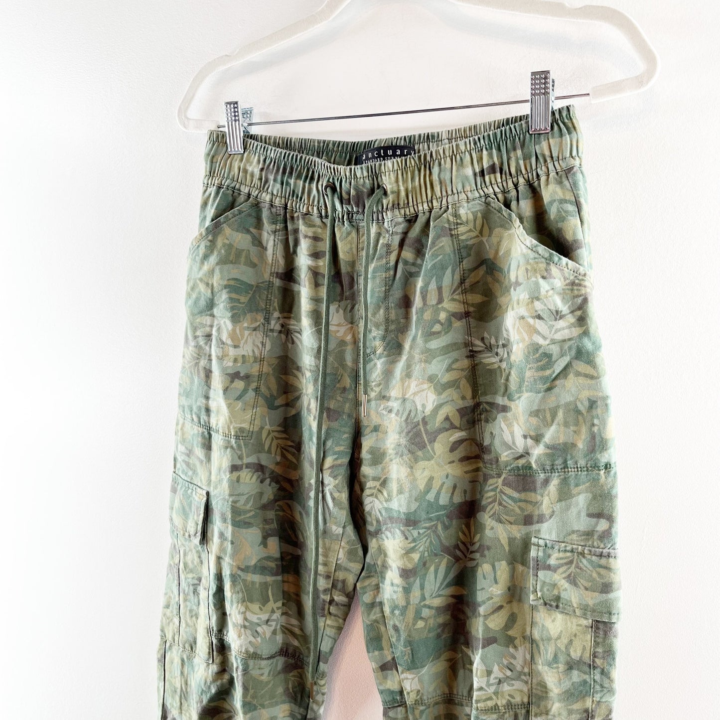 Sanctuary Camo Foliage Cargo High Rise Jogger Pants Green 27 / 4