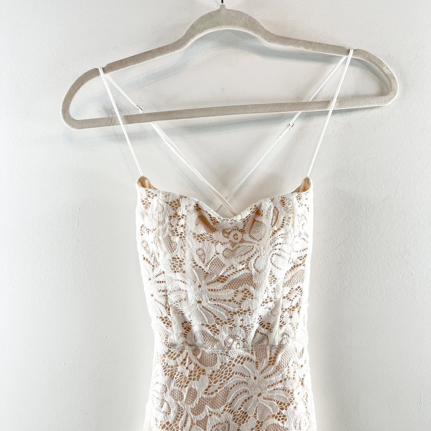 Lucy in the Sky Edwina Sleeveless Crossback Floral Lace Mini Dress White Nude XS
