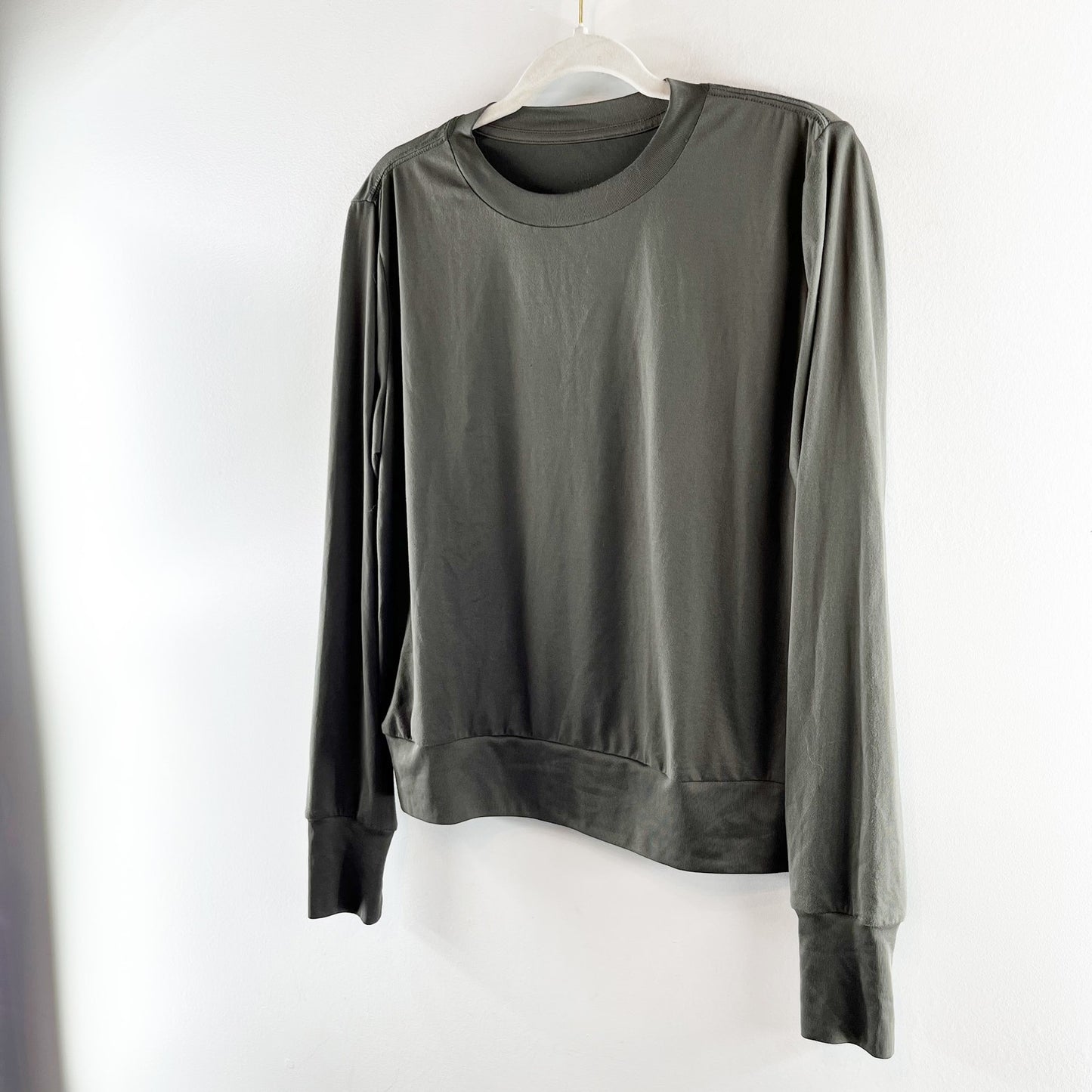 Vuori Daydream Long Sleeve Performance Crewneck Tee Oregano Green Large