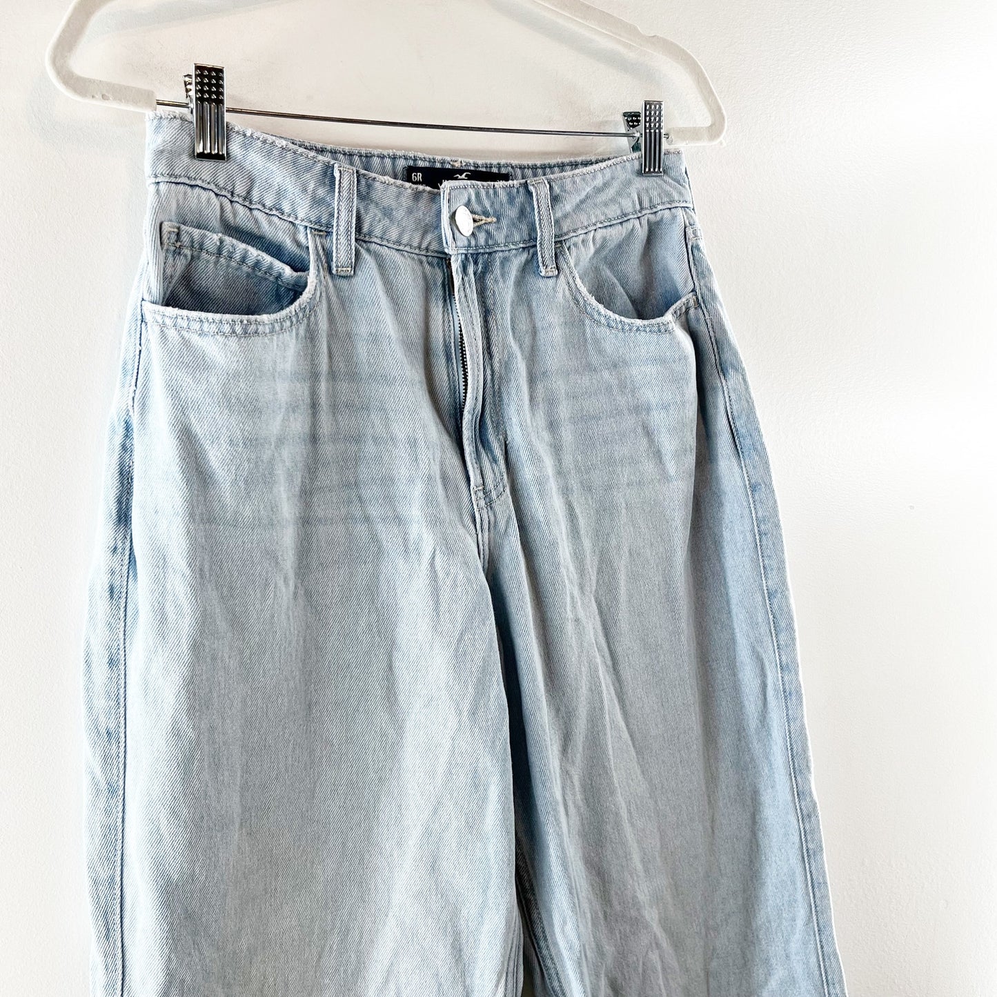 Hollister Ultra High Rise Baggy Wide Leg Jeans Light Wash Blue 6