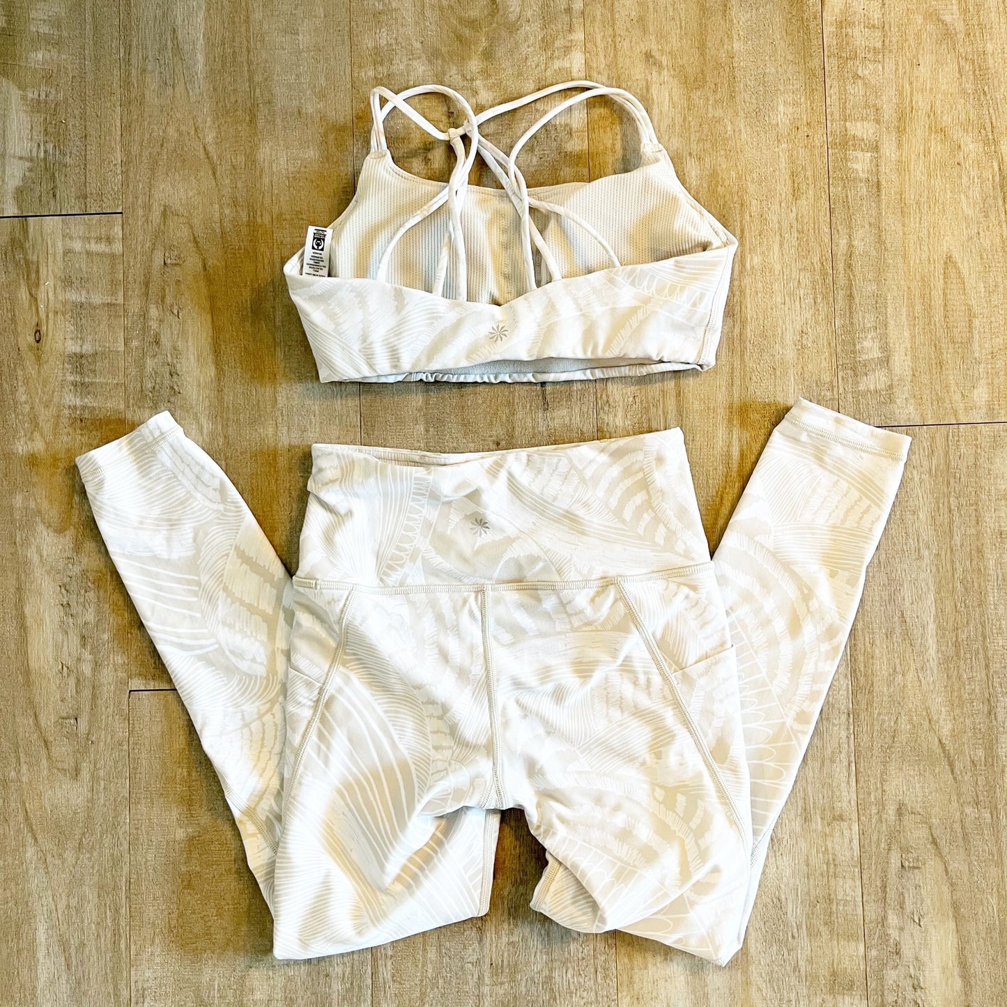 Athleta Salutation Zuma Stash Pocket Tight and Sports Bra Set Powervita Cream S