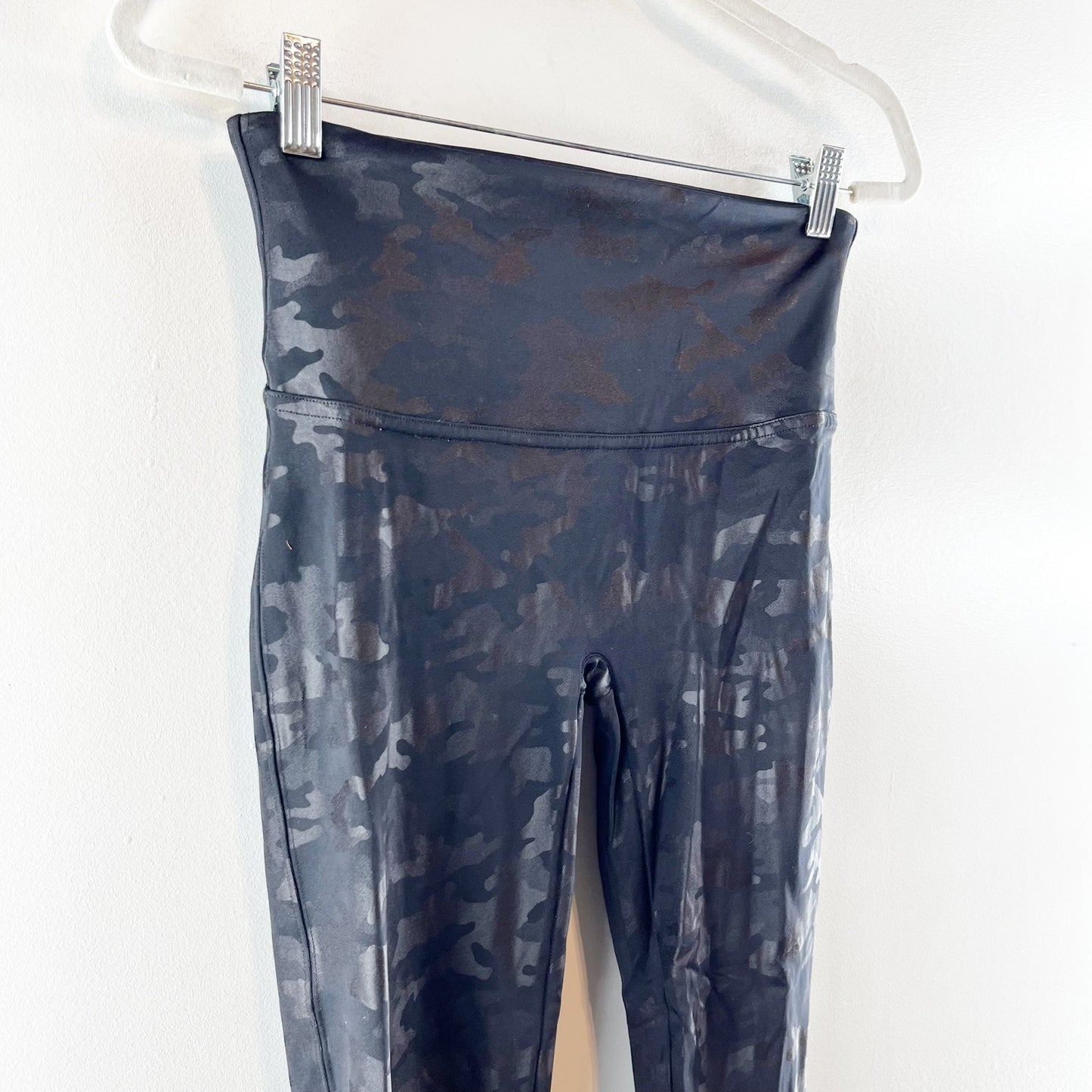 SPANX Faux Leather High Rise Compression Camo Leggings Black Large
