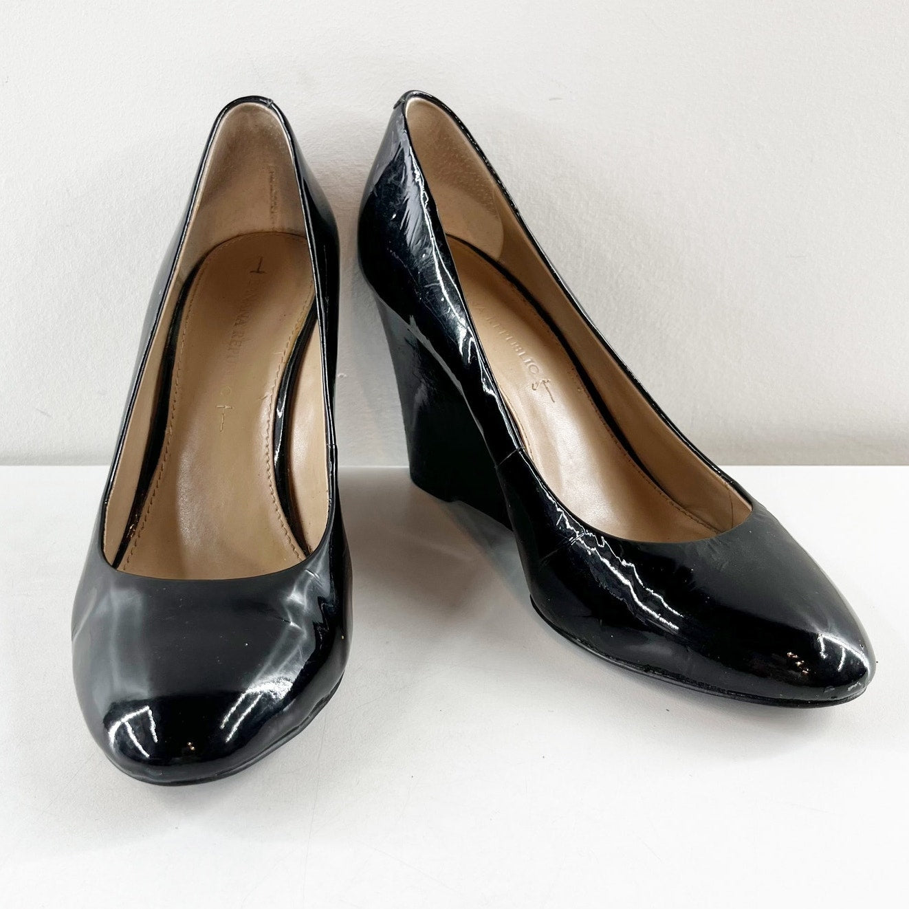 Banana Republic Patent Leather Slip On Round Toe Wedge Heel Pump Black 7.5