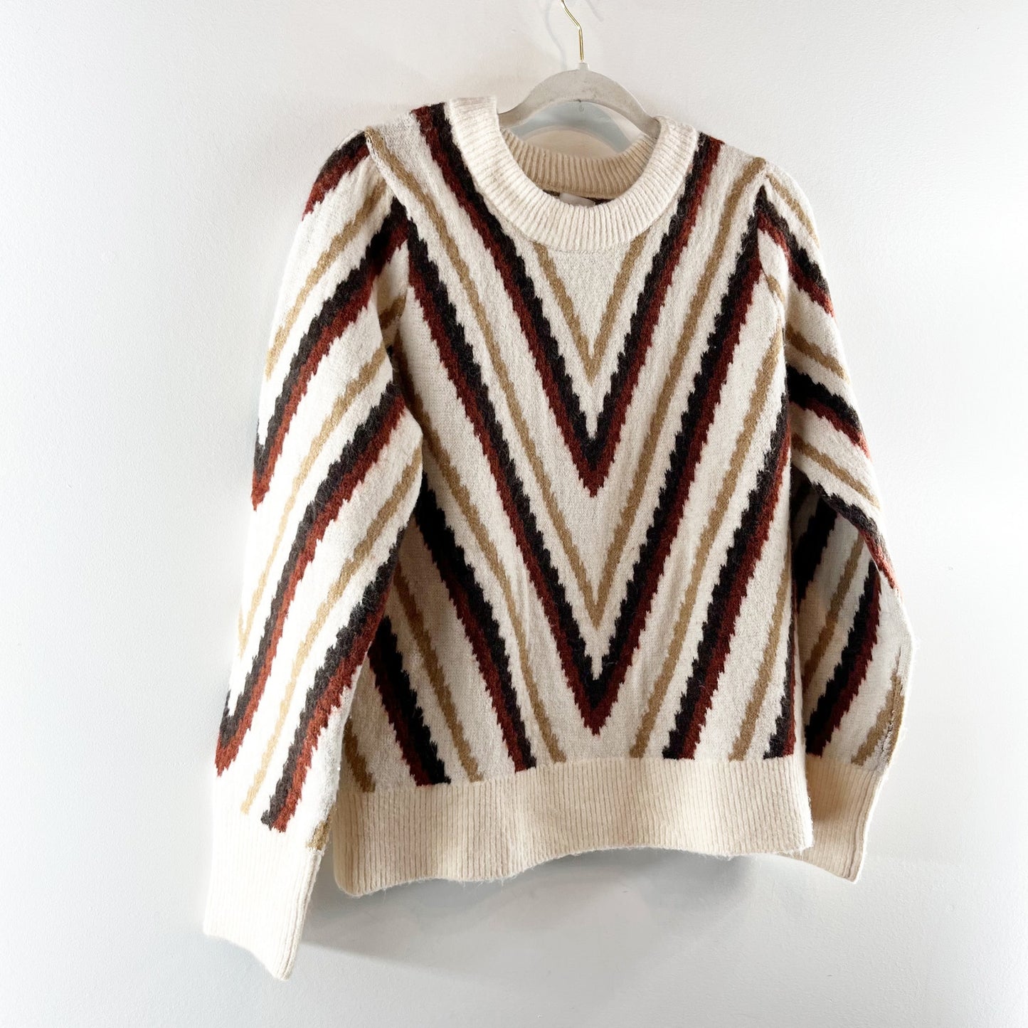 Evereve Long Sleeve Crewneck Chevron Striped Sweater Cream Maroon Medium