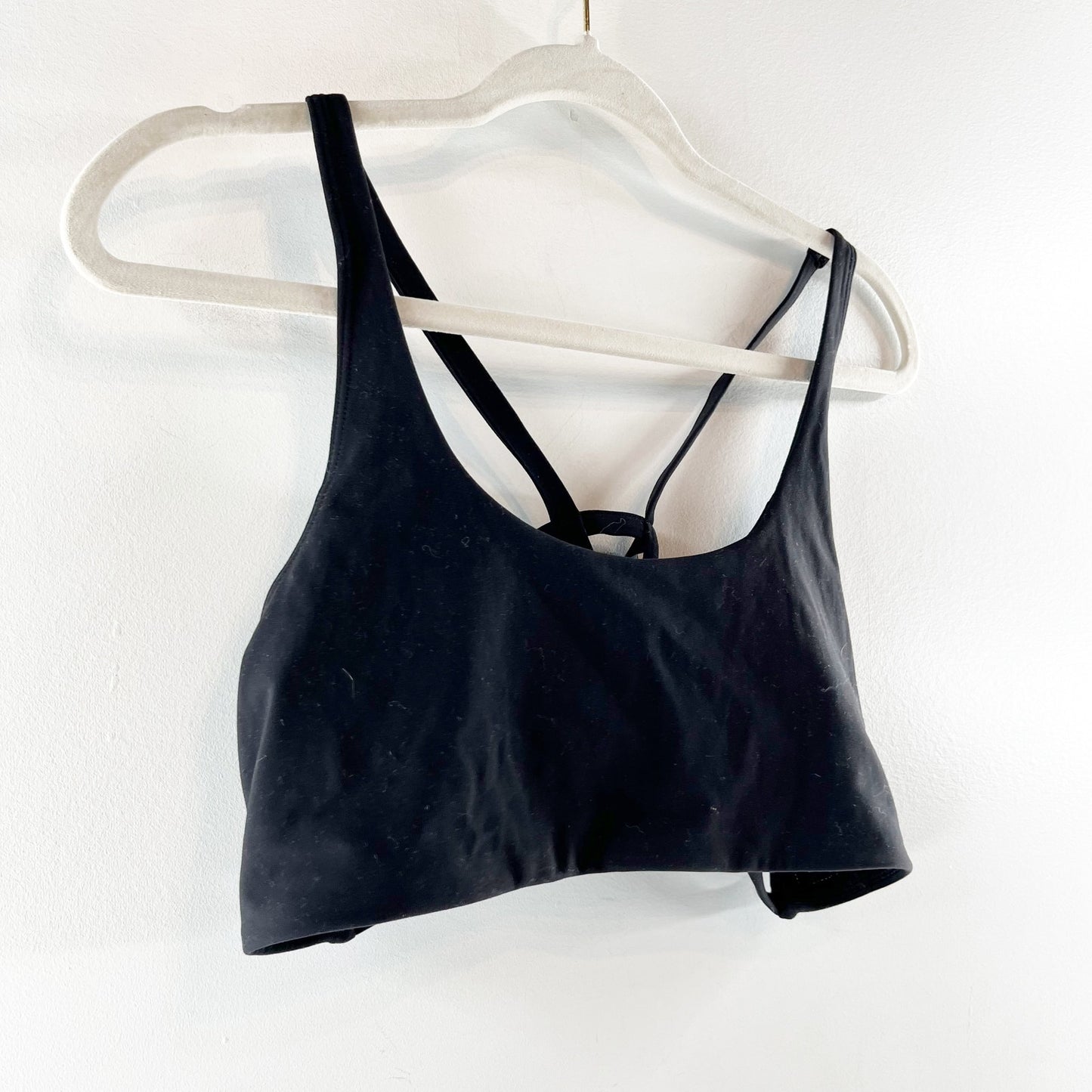 Vuori Yosemite Scoop Neck Strappy Back Sports Bra Black Large