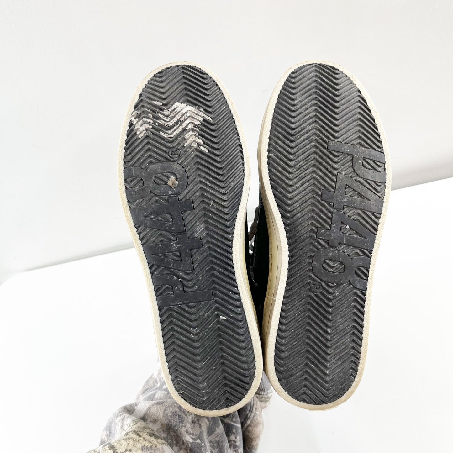 P448 High Top Lace Up Skate Sneakers Black Gold Foil 7