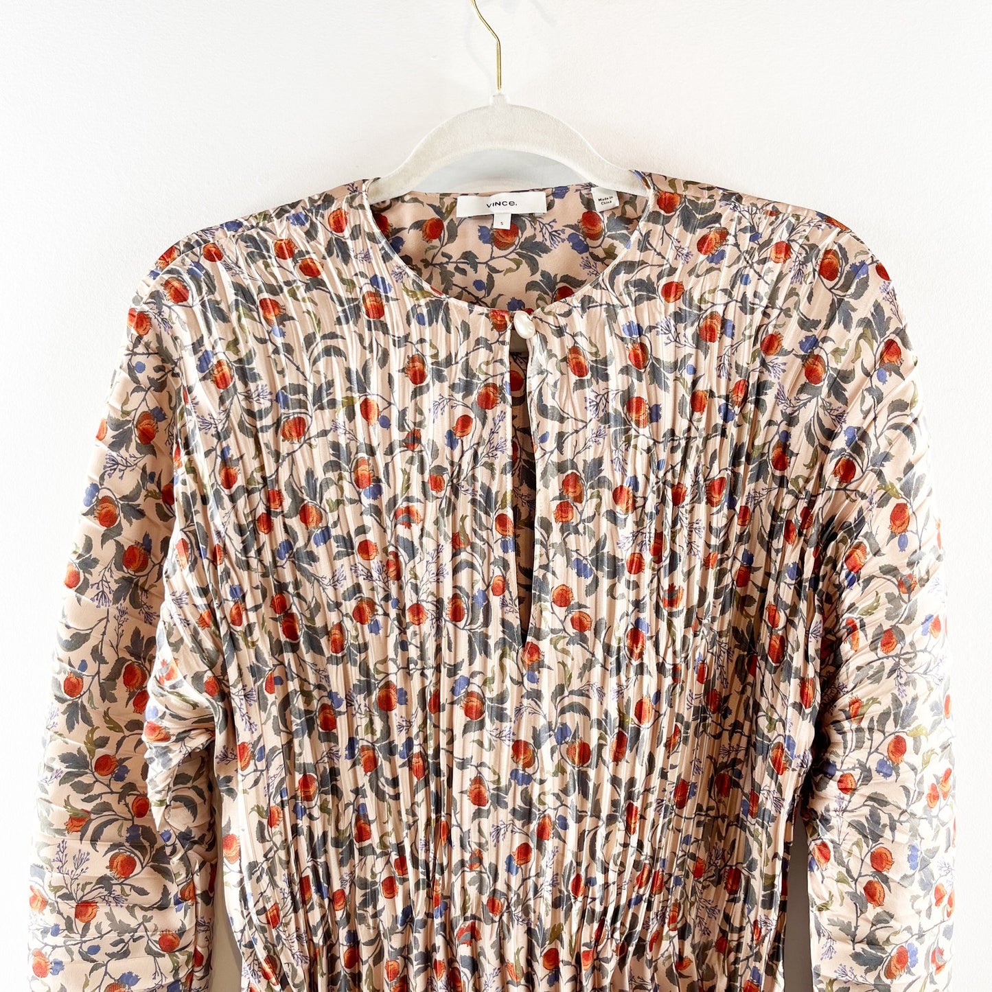 Vince Pomegranate Print Long Sleeve Keyhole Neck Pleated Blouse Chamois Small