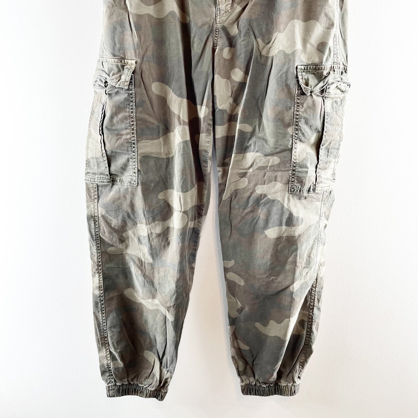 American Eagle Camo High Rise Jogger Cargo Pants Green 10