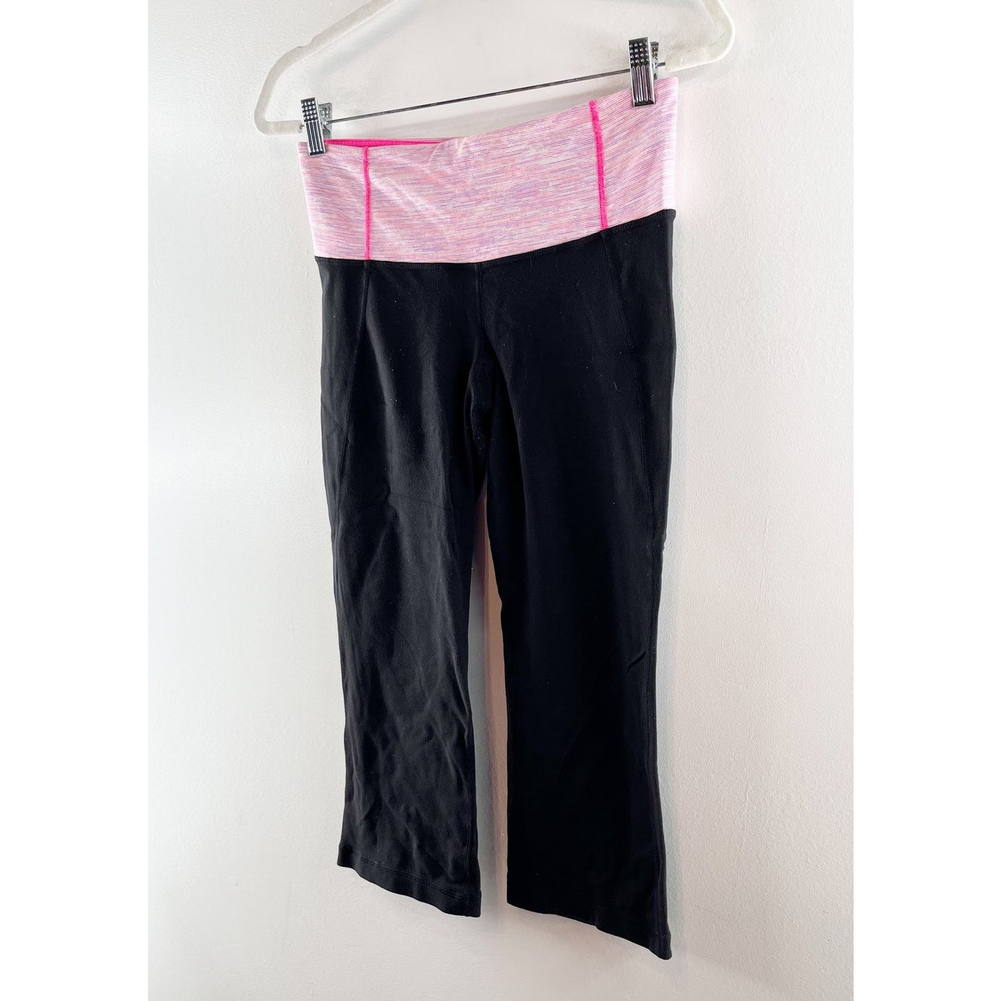 Lululemon Groove Crop Mid Rise Leggings Black Pink 6