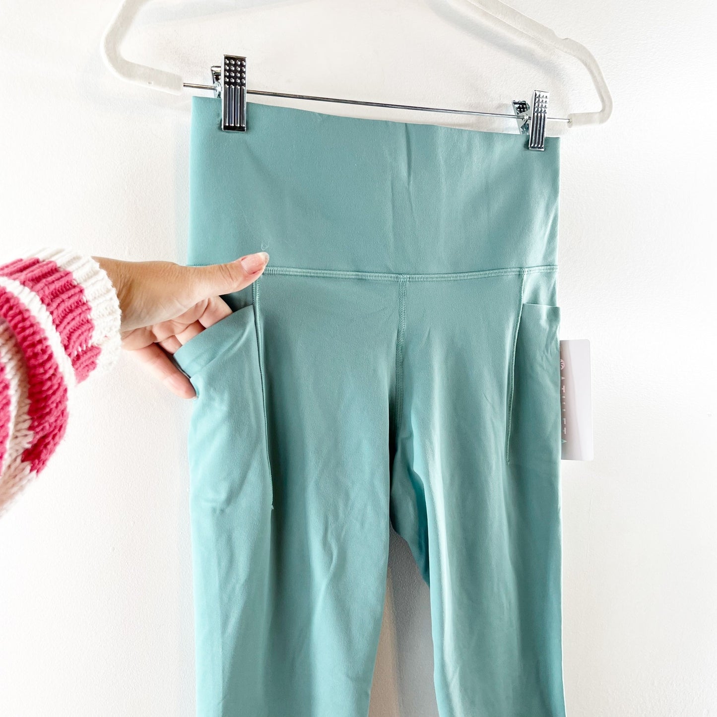 Athleta High Rise Salutation Stash Pocket 7/8 Leggings Green Small