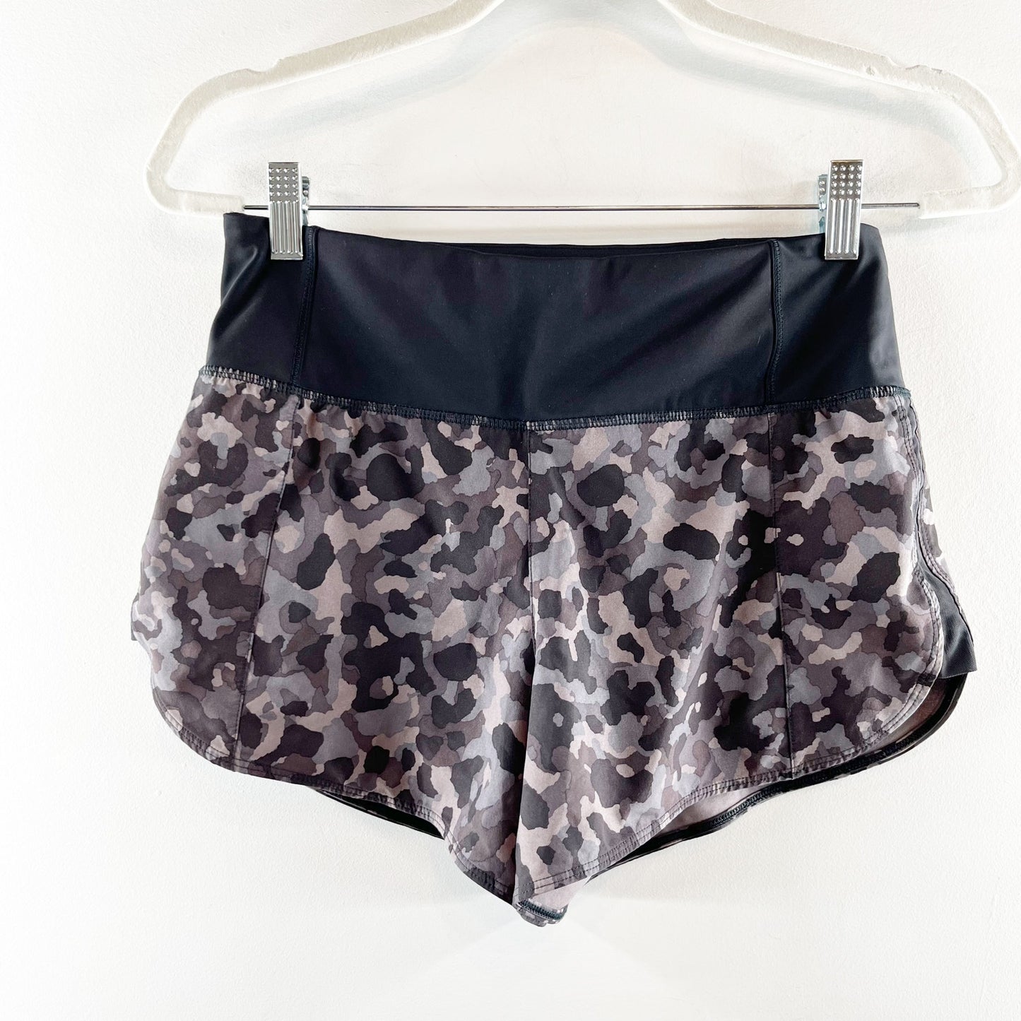 Athleta Running Free Printed Shorts 3.5" Gray Black XS