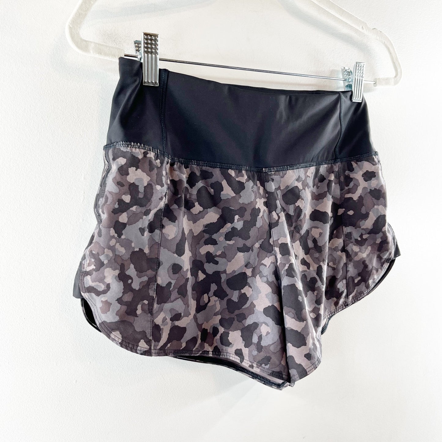 Athleta Running Free Printed Shorts 3.5" Gray Black XS