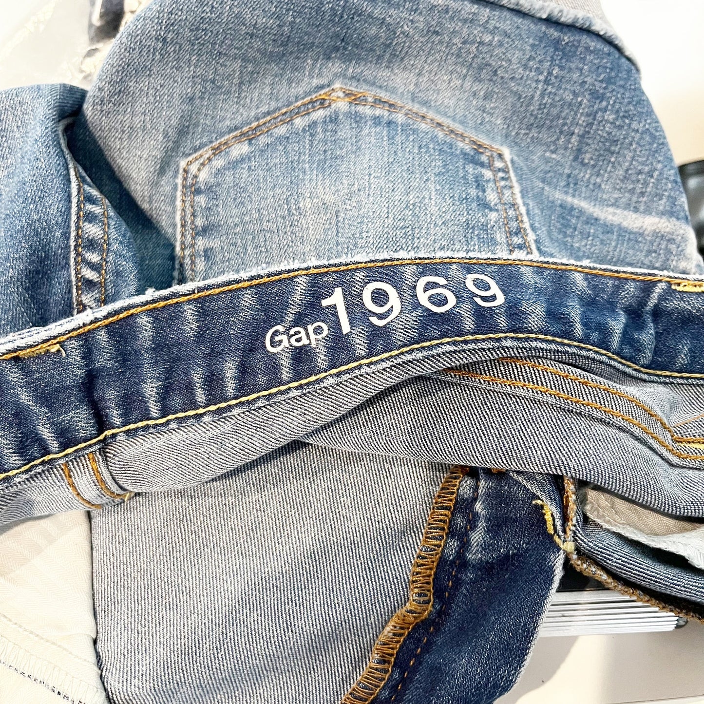 Gap Maddie Mid Rise Slim Cutoff Bayside Wash Denim Jean Shorts Blue 29
