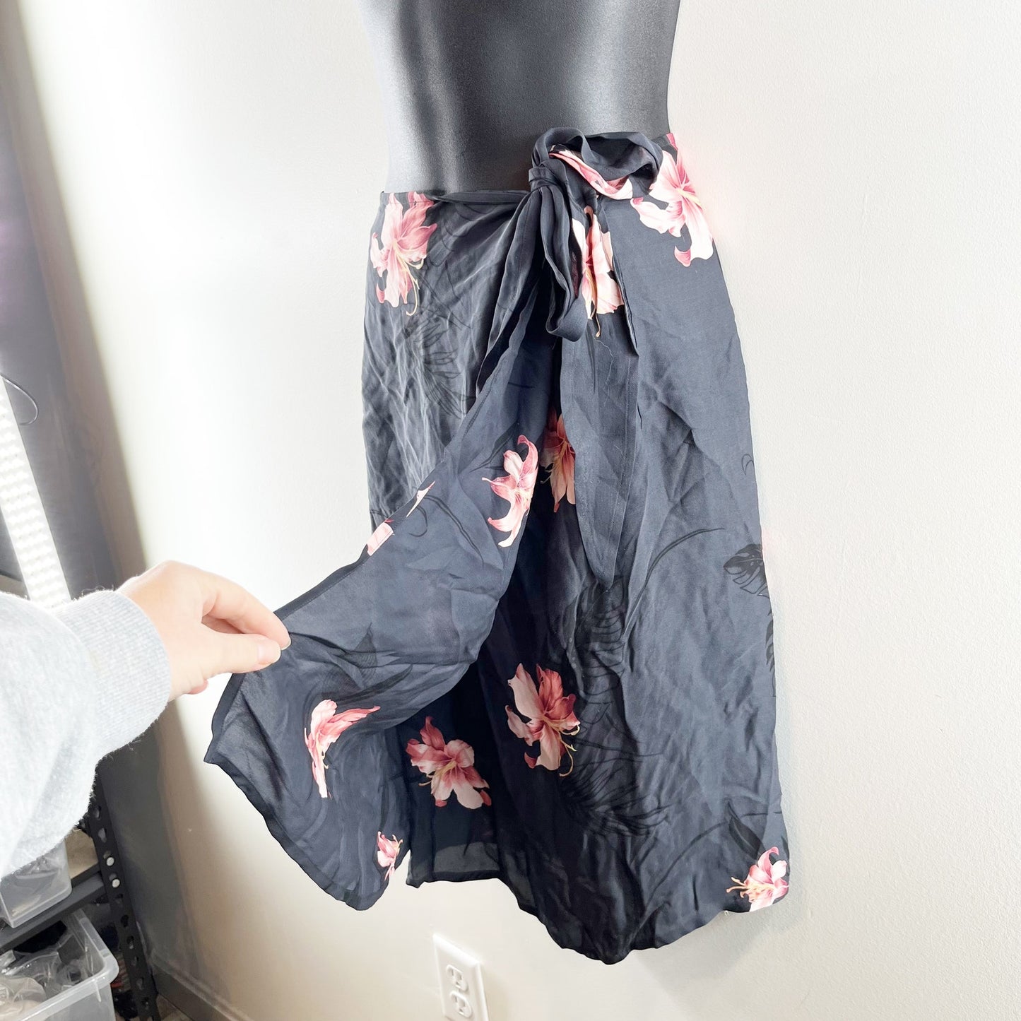 Tommy Bahama Silk Luscious Lily Wrap Sarong Skirt Black Small