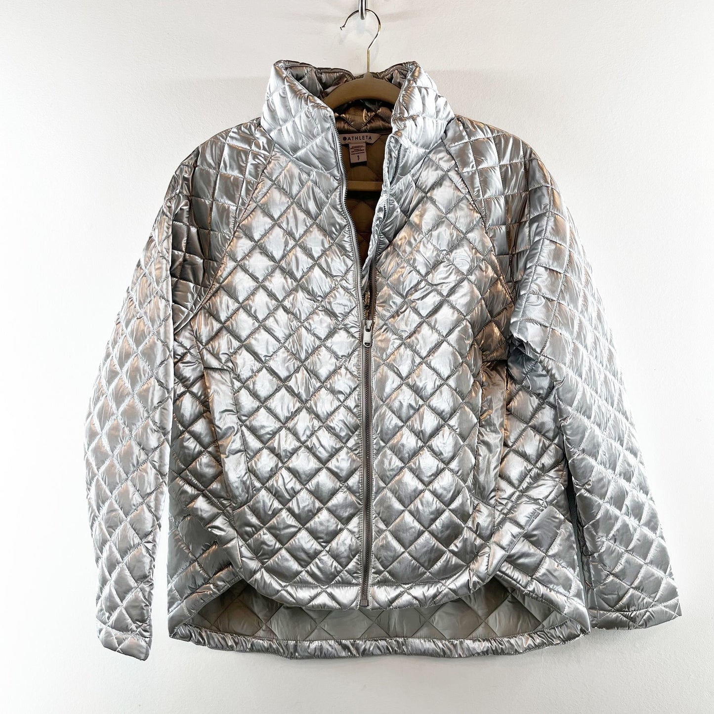 Athleta Whisper Featherless Quilted Metallic Jacket Silver Small